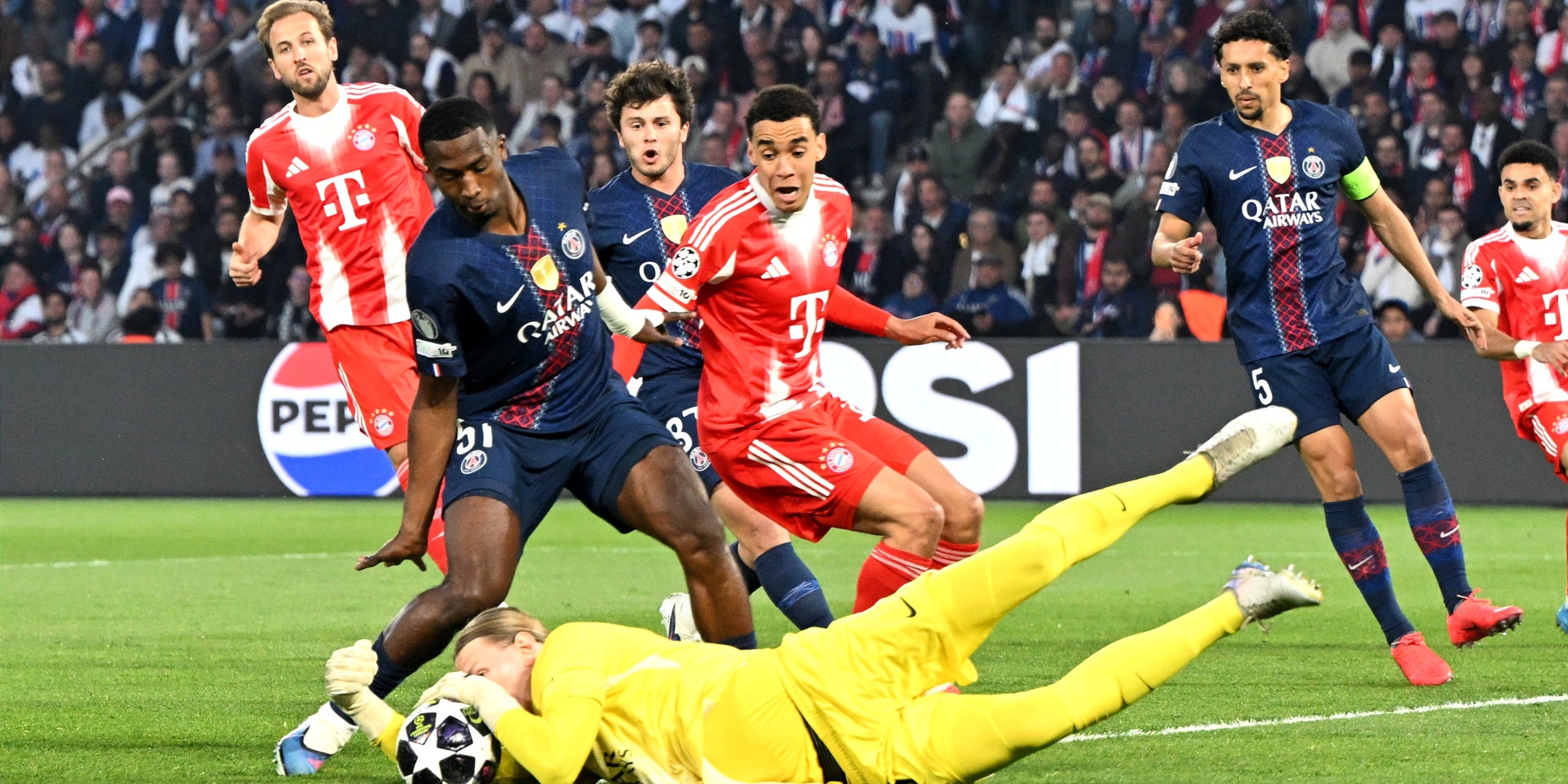 Els jugadors del PSG i del Bayern, durant les semifinals de la Champions | Europa Press