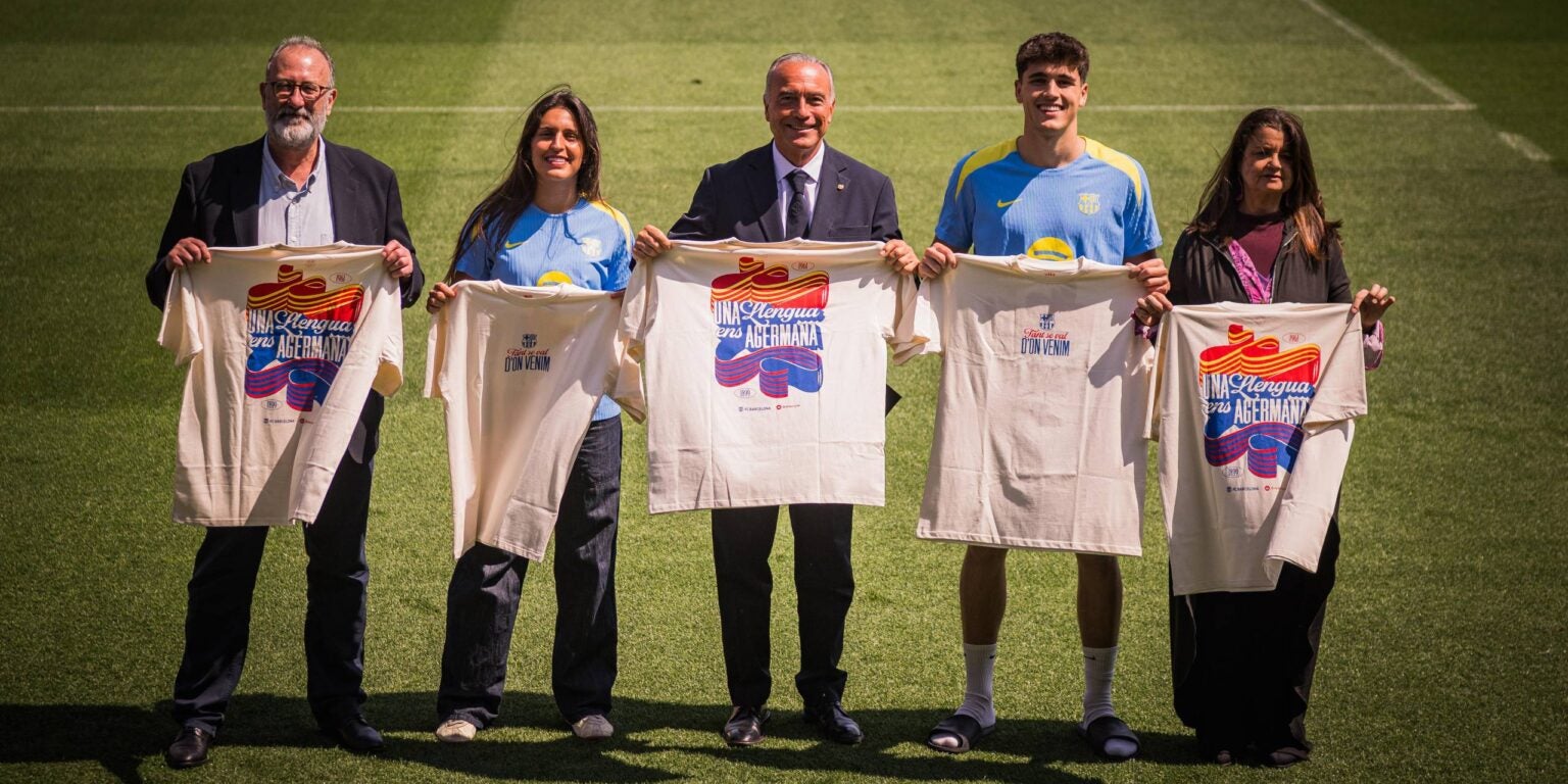Imatge promocional de la samarreta del Barça i Òmnium per Sant Jordi | Òmnium