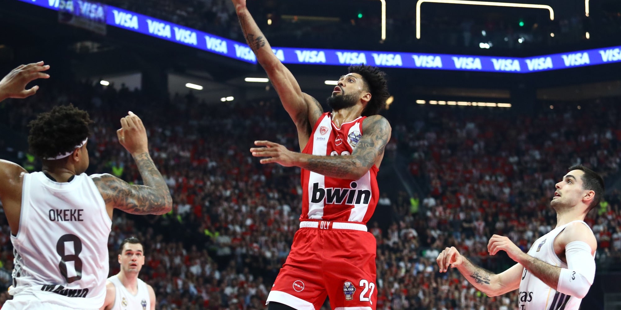Els jugadors d'Olympiacos i Reial Madrid, durant la final de l'Eurolliga | Olympiacos BC