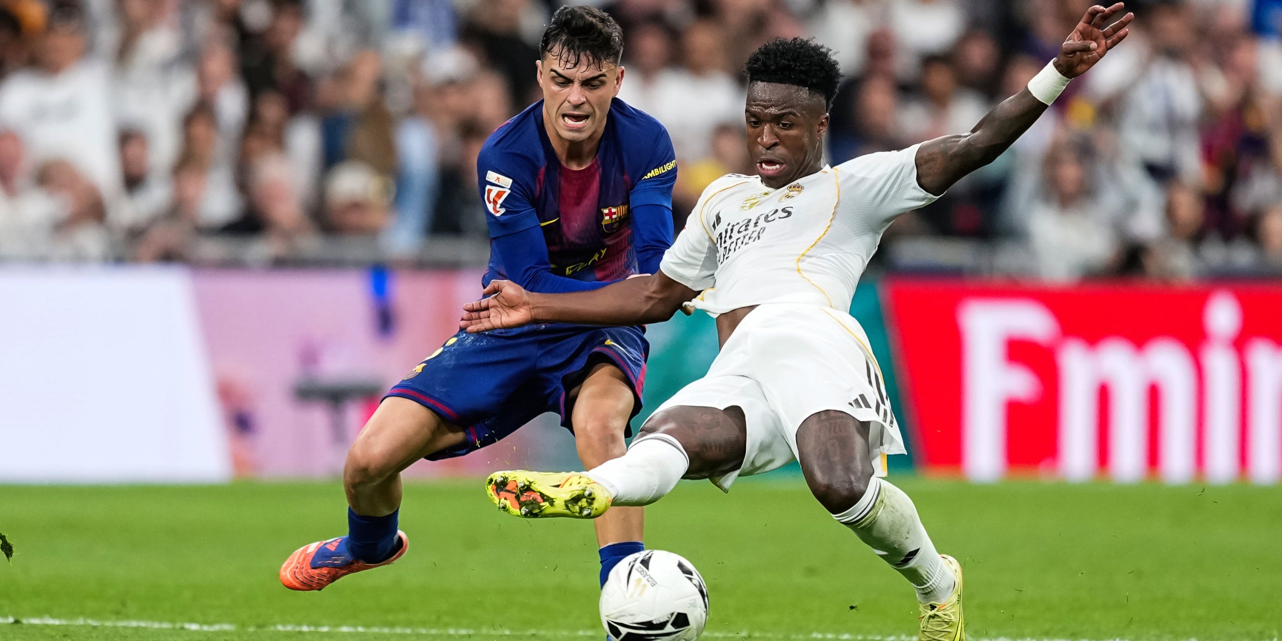 Pedri i Vinicius Jr., durant un clàssic | Europa Press