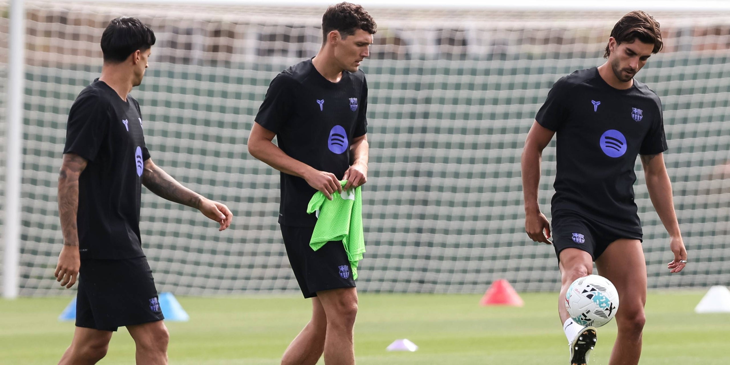 Andreas Christensen, al centre de la imatge, durant un entrenament | Europa Press