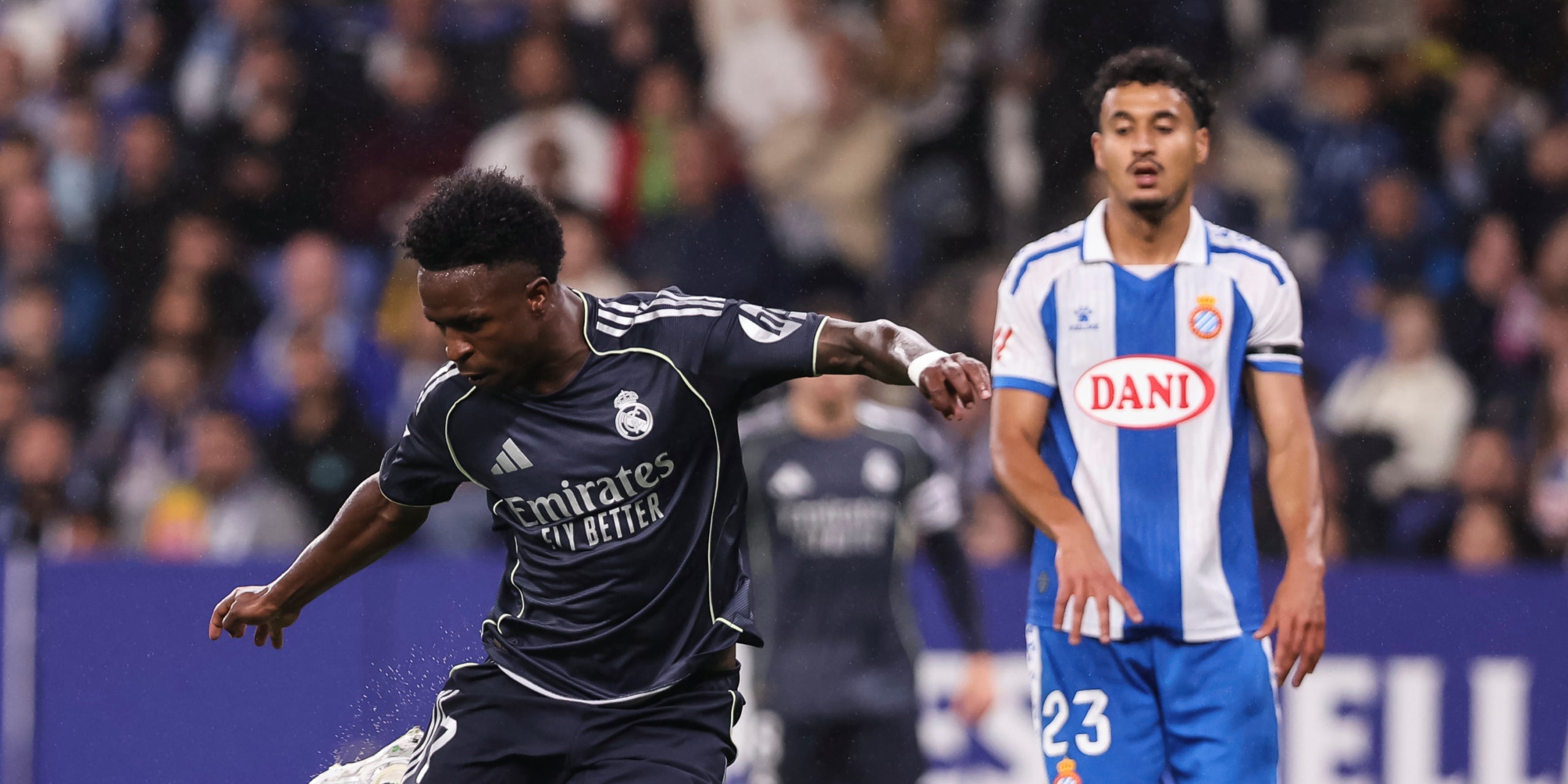 Vinicius i Omar El Hilali, durant l'Espanyol-Madrid de Lliga | Europa Press