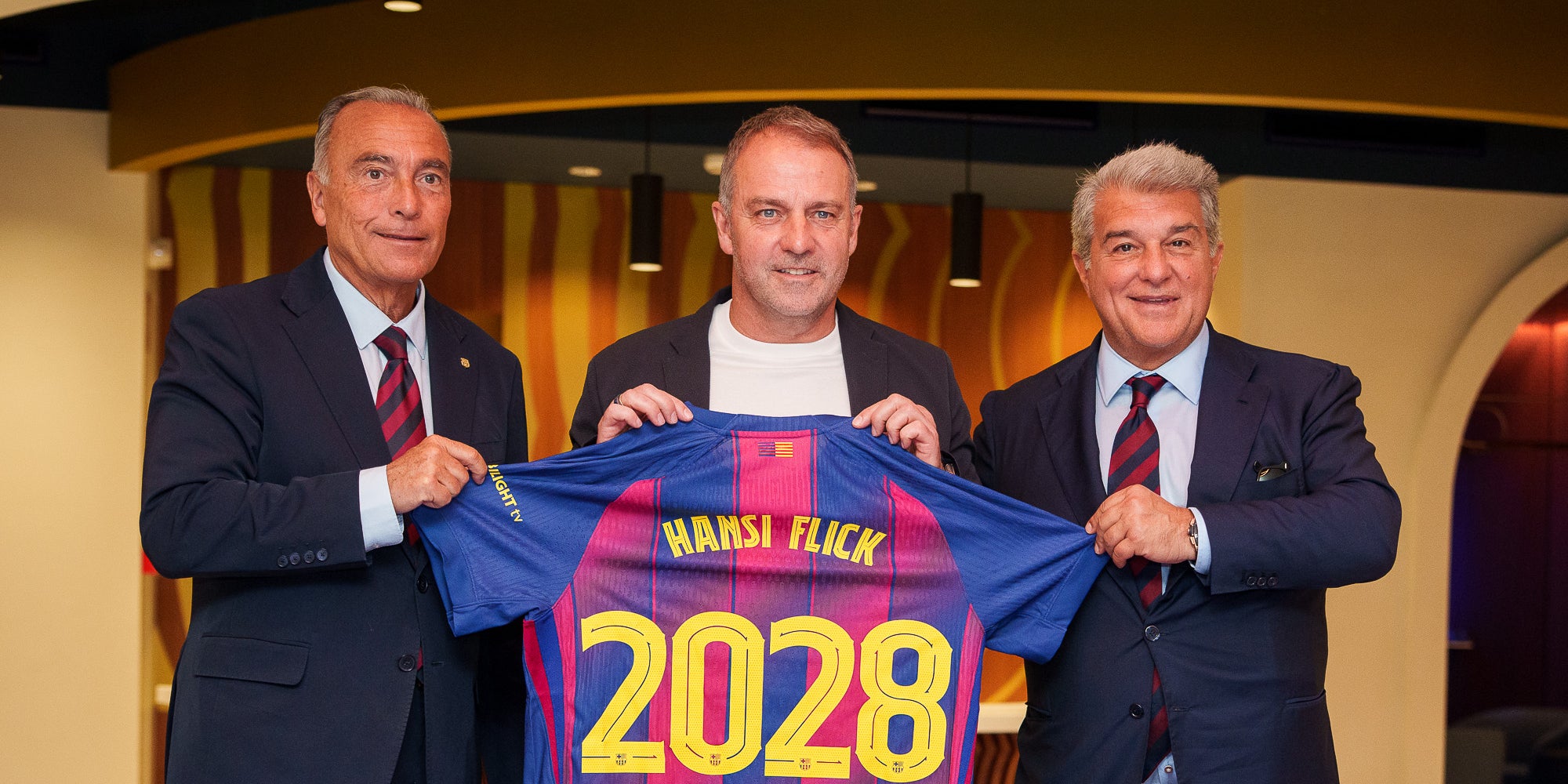 Hansi Flick, amb Joan Laporta i Rafa Yuste | FC Barcelona
