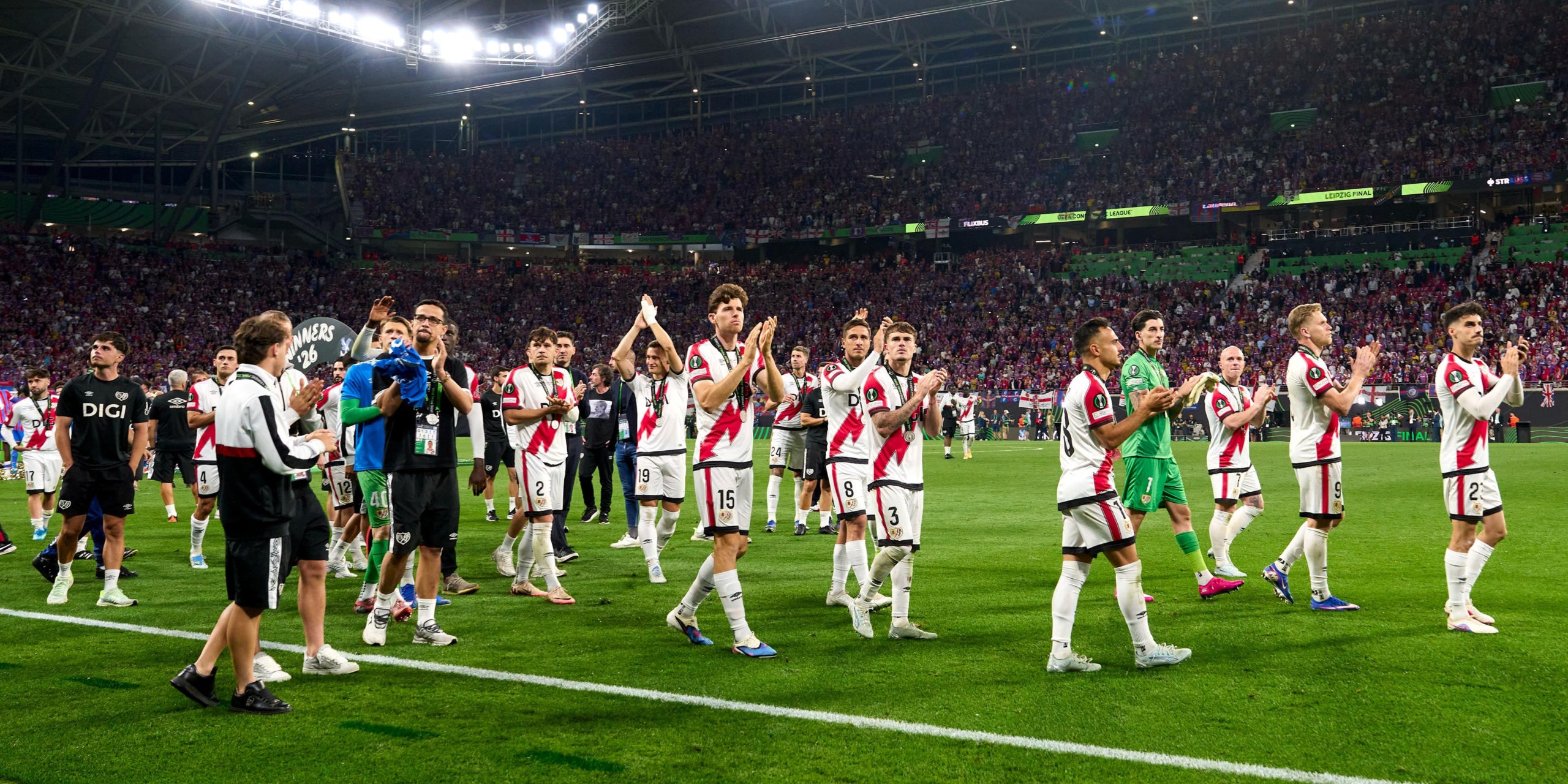 Els jugadors del Rayo Vallecano, després de perdre la final de la Conference League | Rayo Vallecano