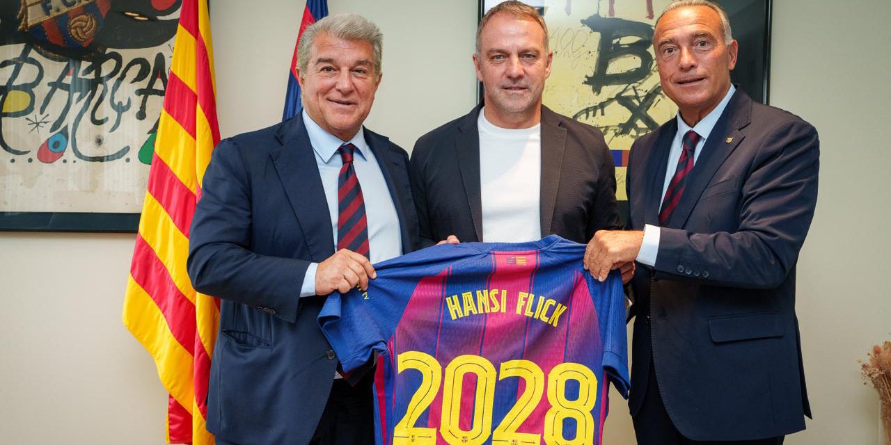 Hansi Flick, amb Joan Laporta i Rafa Yuste | FC Barcelona