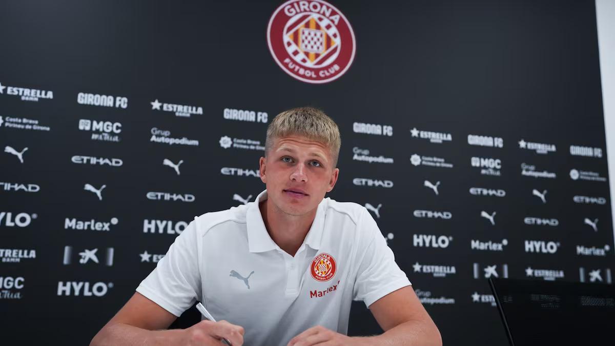 Oleksandr Pyshchur, signant el seu contracte amb el Girona | Girona FC