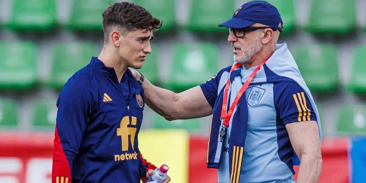 Gavi i Luis de la Fuente, durant un entrenament de la selecció espanyola | @SEFutbol