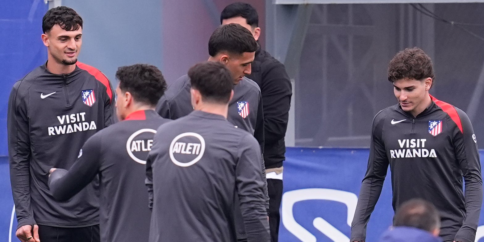 Marc Pubill i Julián Álvarez, durant un entrenament de l'Atlètic de Madrid | Europa Press