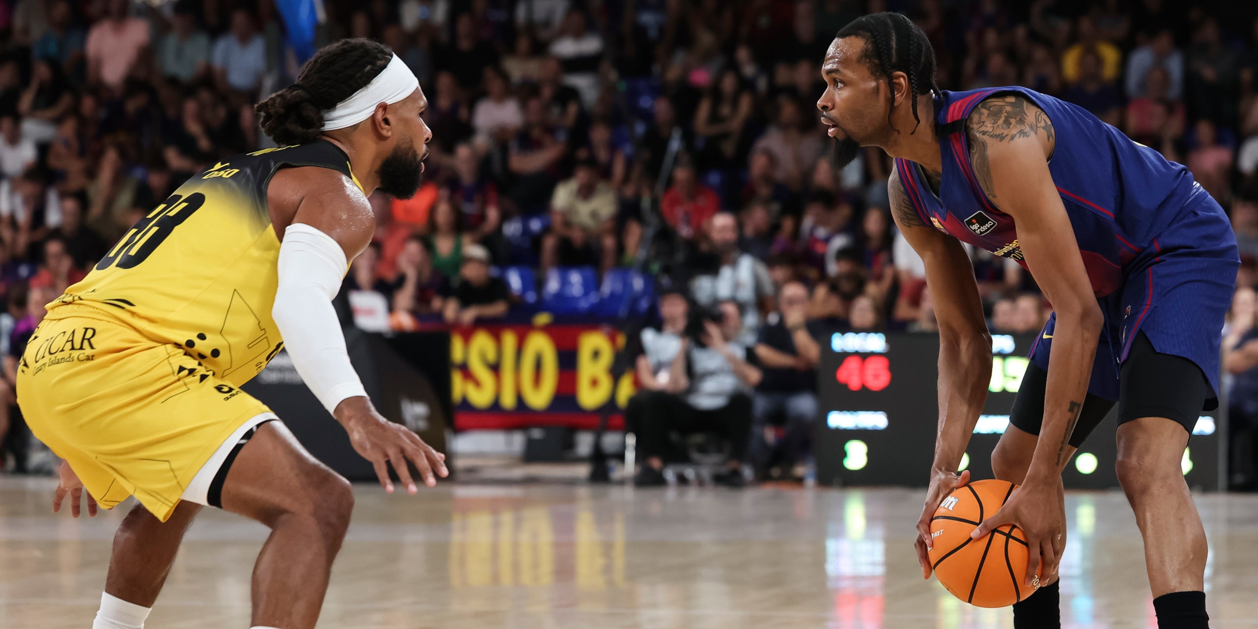 Kevin Punter, davant Patty Mills durant el Barça-La Laguna Tenerife de les semifinals de l'ACB | Europa Press