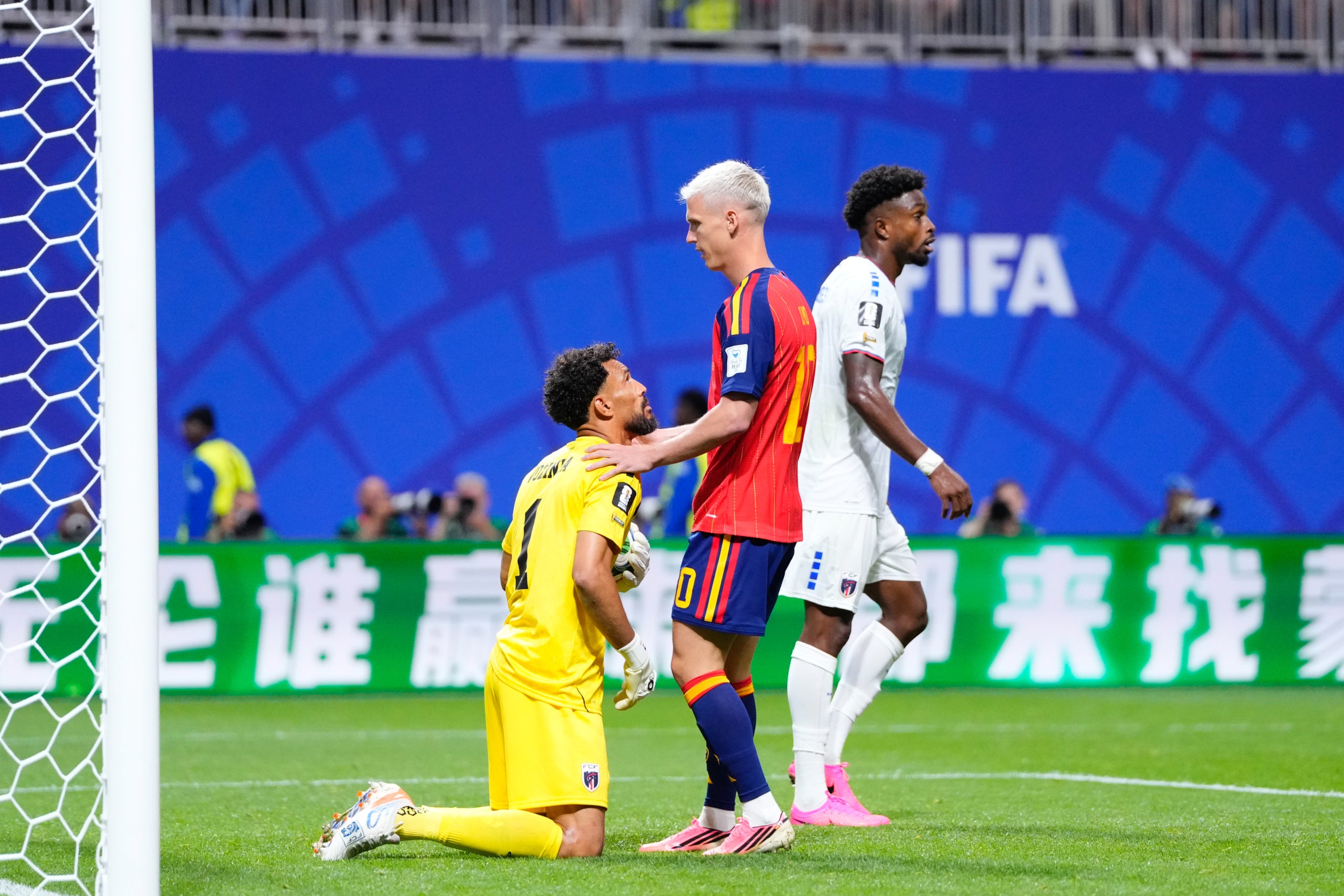 Vozinha i Dani Olmo, durant el partit entre la selecció i Cap Verd | Europa Press
