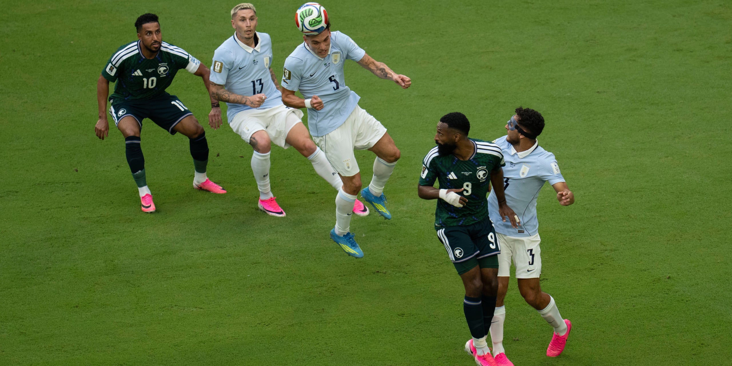 Els jugadors uruguaians, durant el partit del Mundial contra l'Aràbia Saudita | Europa Press