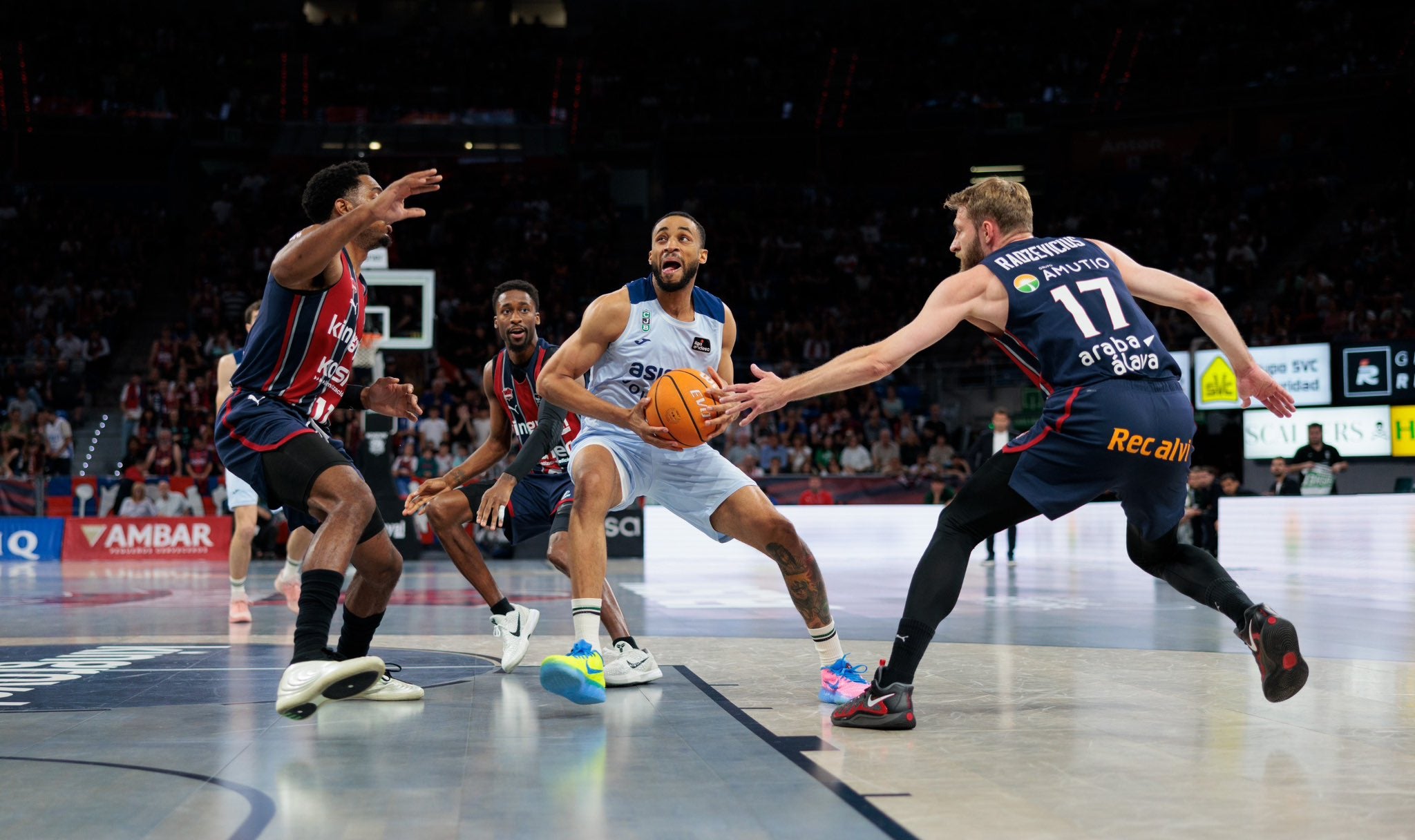 Cameron Hunt, durant el Baskonia-Penya | Club Joventut Badalona