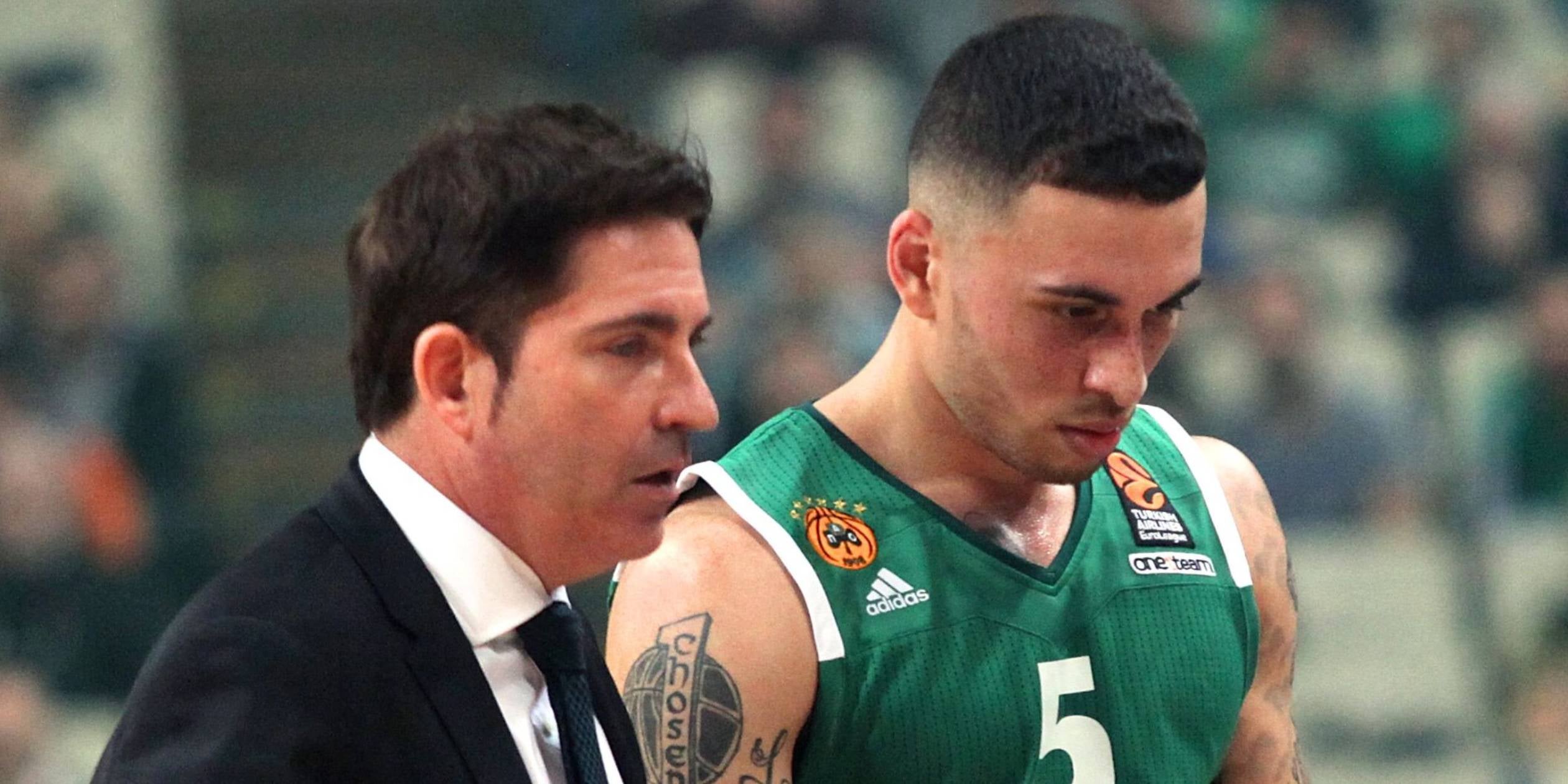 Xavi Pascual i Mike James al Panathinaikos. | Europa Press