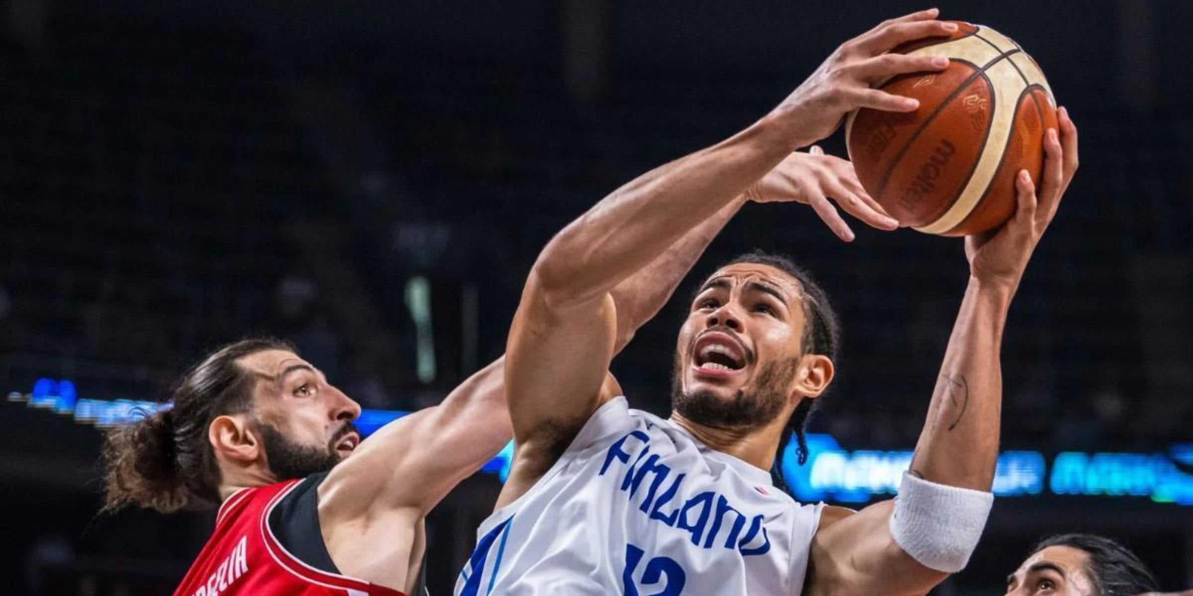 Shengelia i Nkamhoua a un Geòrgia vs Finlàndia. | FIBA