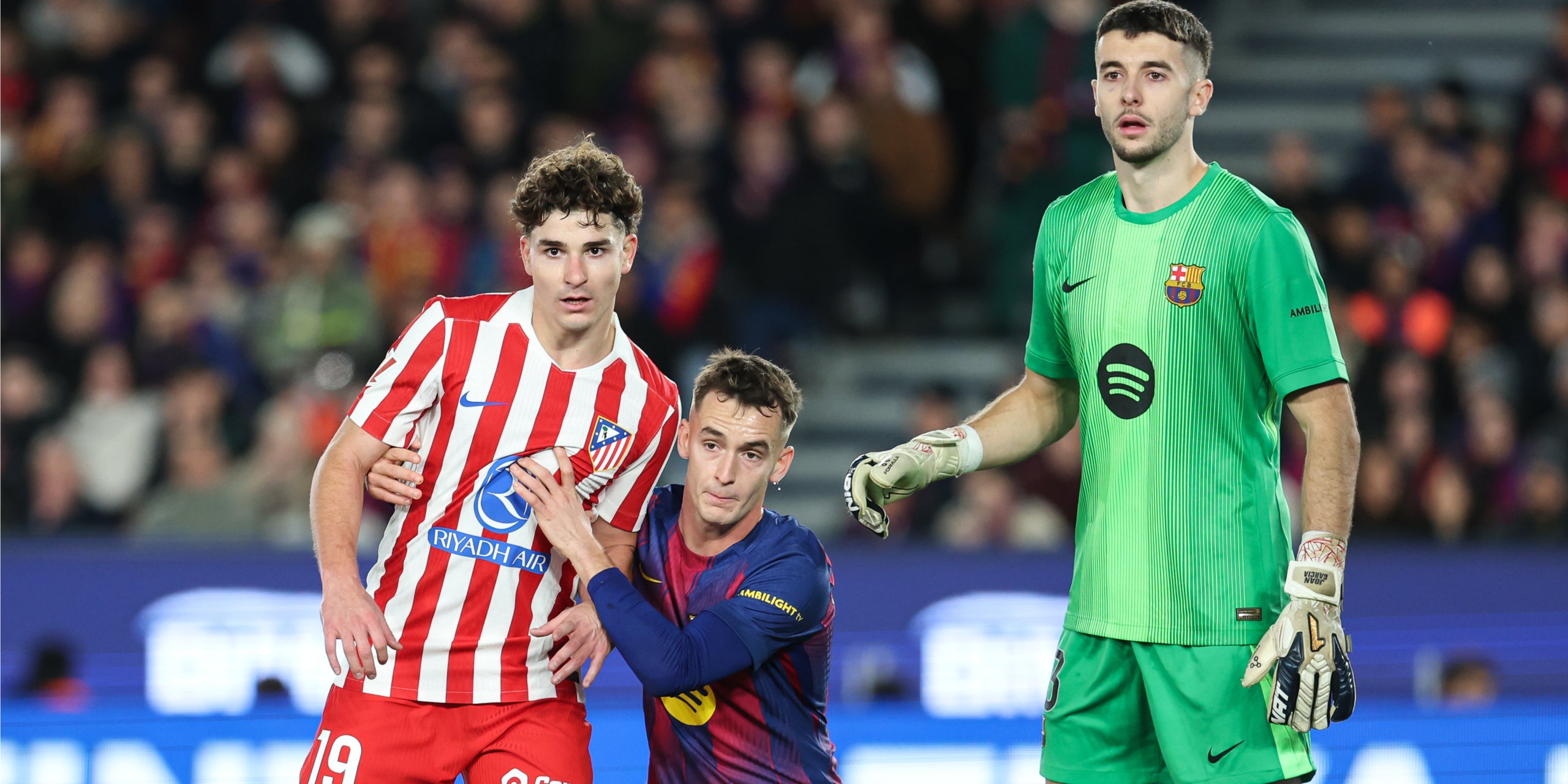 Julián Álvarez i Joan Garcia, durant un partit | Europa Press