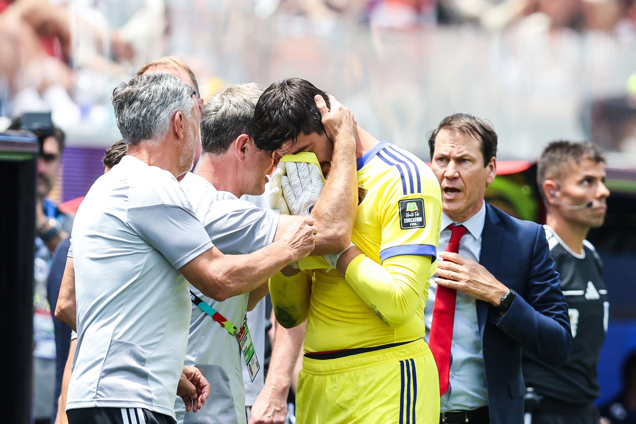 Courtois ha hagut de ser substituït a la segona part per lesió | Europa Press