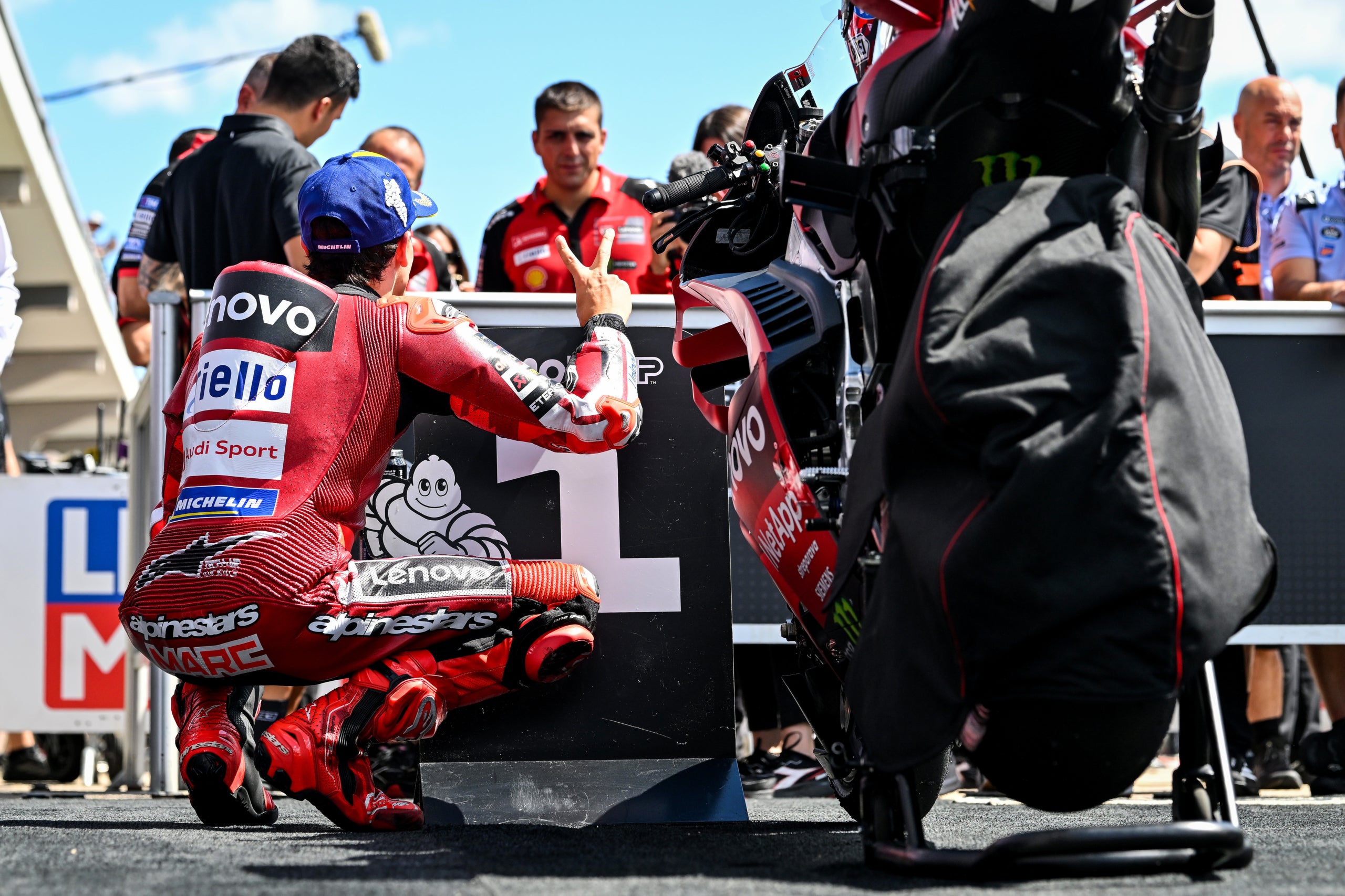 Marc Márquez celebrant la victòria a Alemanya. | Europa Press