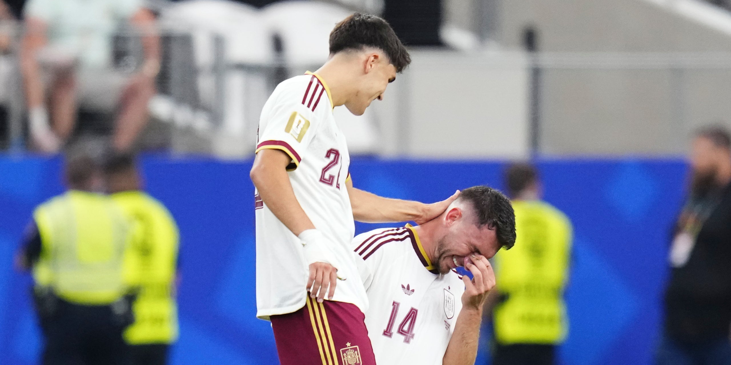 Pau Cubarsí i Aymeric Laporte, durant un partit de la selecció espanyola | Europa Press