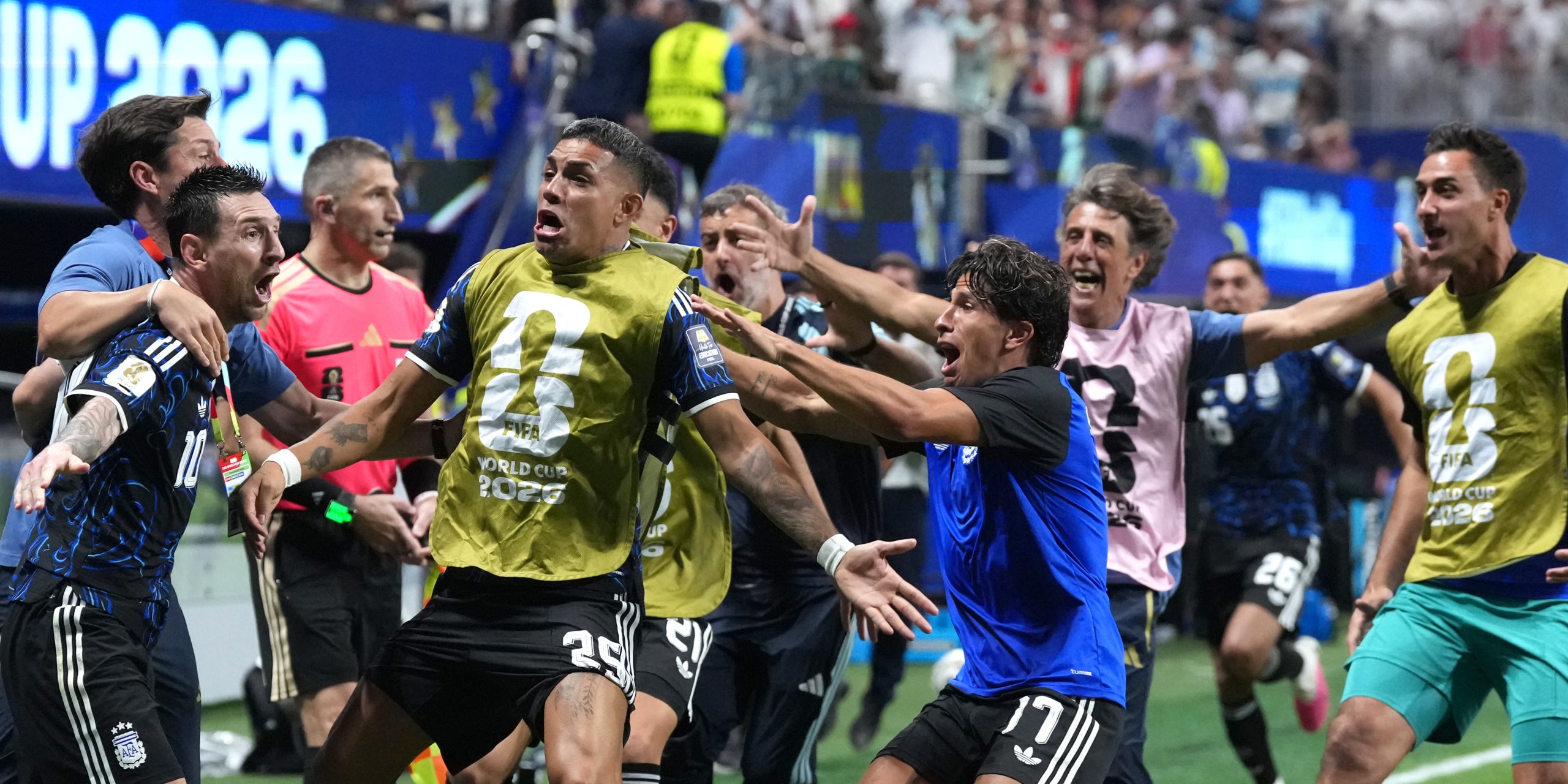 Els jugadors argentins, celebrant un gol durant l'Anglaterra-Argentina del Mundial 2026 | Europa Press