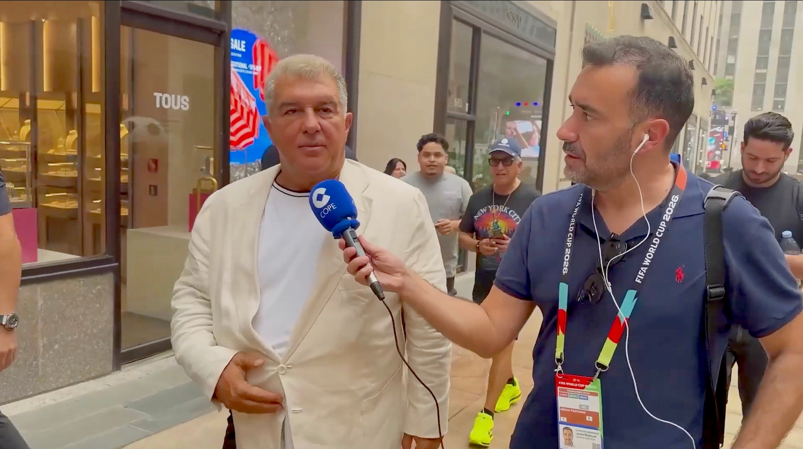 Joan Laporta, entrevistat pel carrer a Nova York per la Cope, dos dies abans de la final del Mundial / YouTube La Cope