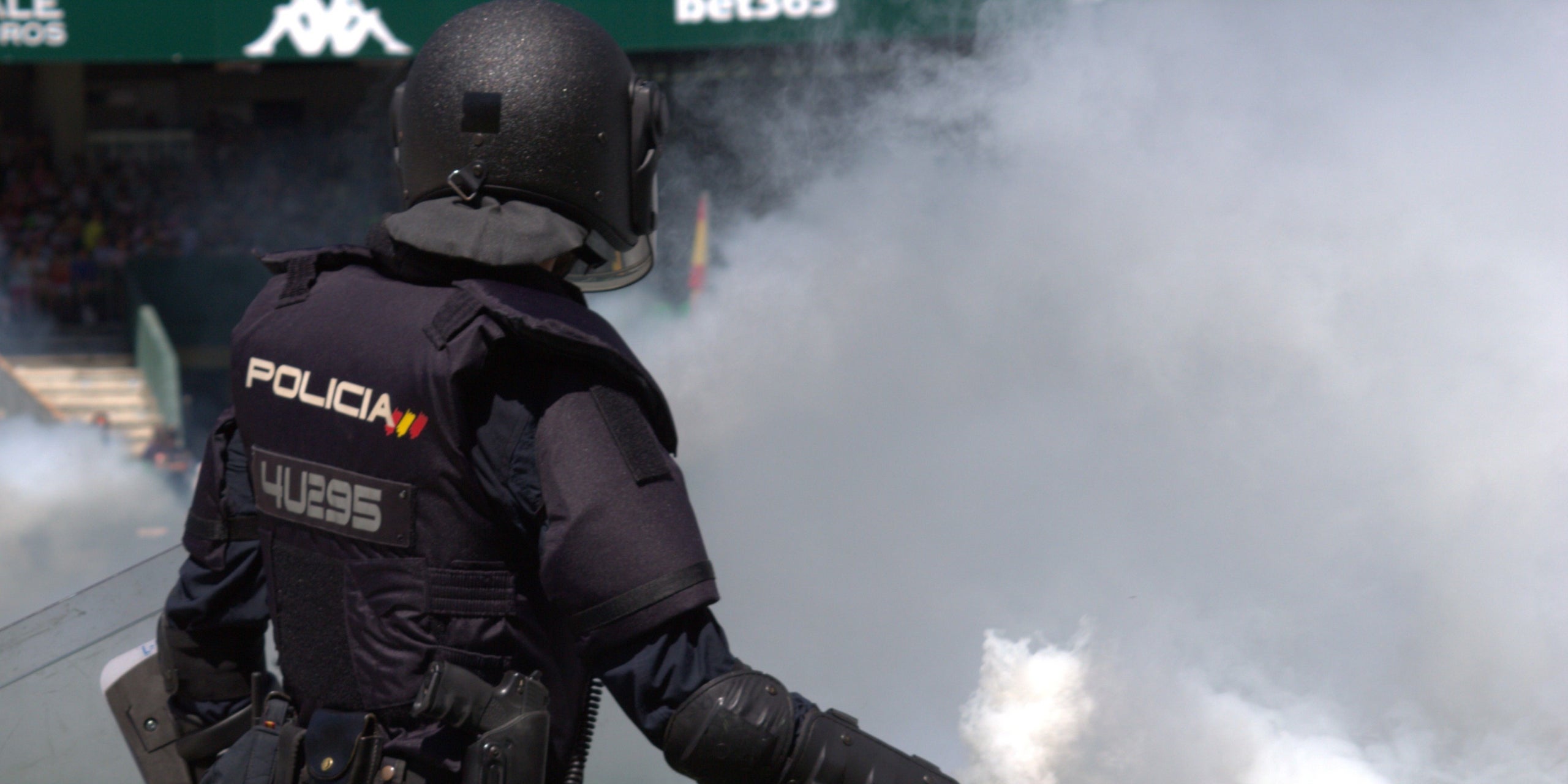 Un agent de la Policia Nacional, en un estadi de futbol | Europa Press