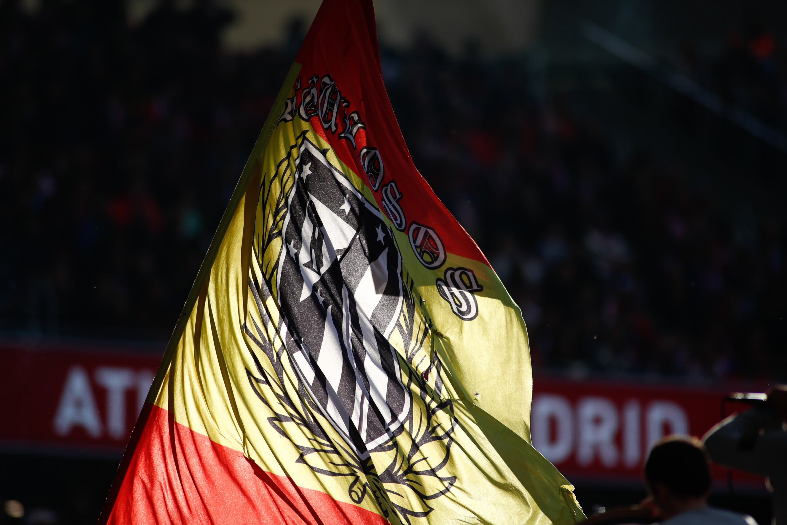 Una bandera espanyola, amb l'escut de l'Atlètic de Madrid | Europa Press
