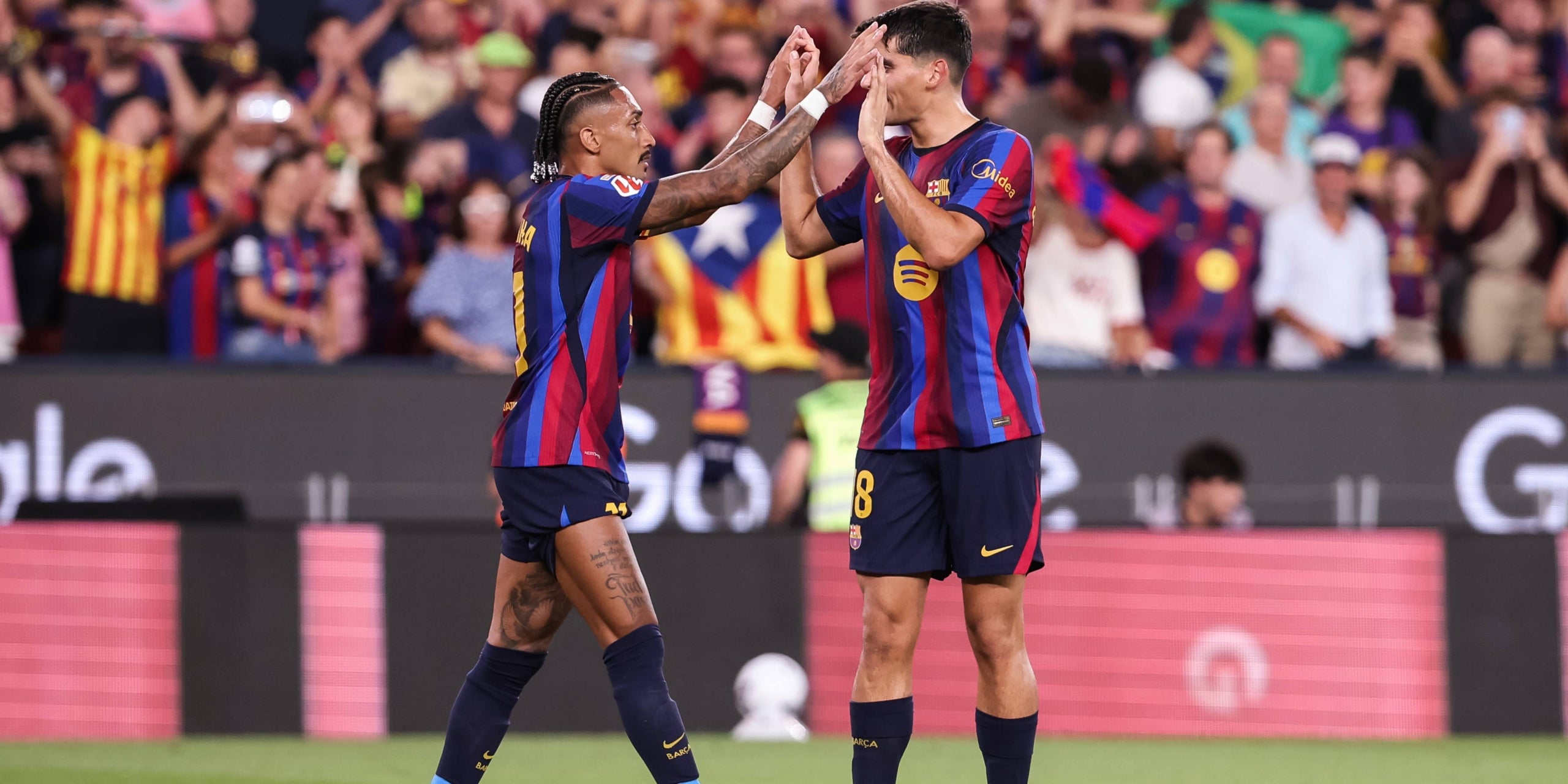 Raphinha i Gerard Martín, celebrant un gol contra l'Athletic | Europa Press