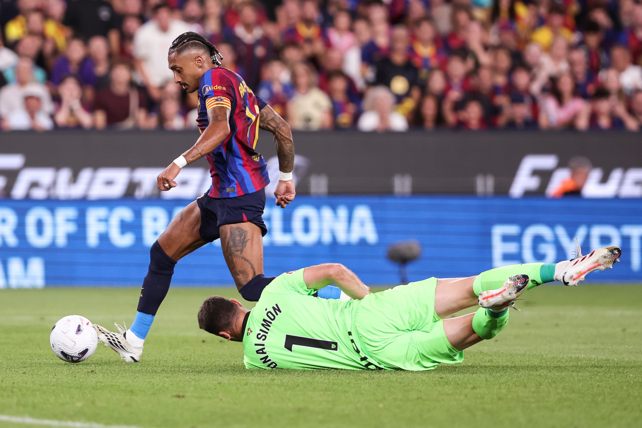 La rematada de Raphinha en el seu gol contra l'Athletic | Europa Press