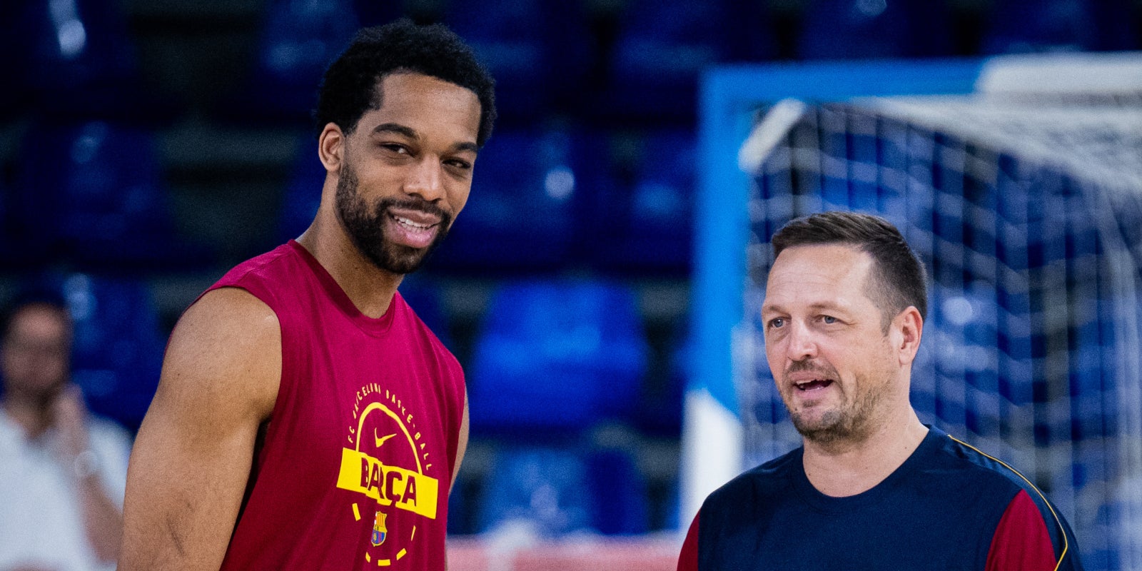 Tosan Evbuomwan i Aleksander Sekulic, durant un entrenament amb el Barça | FC Barcelona