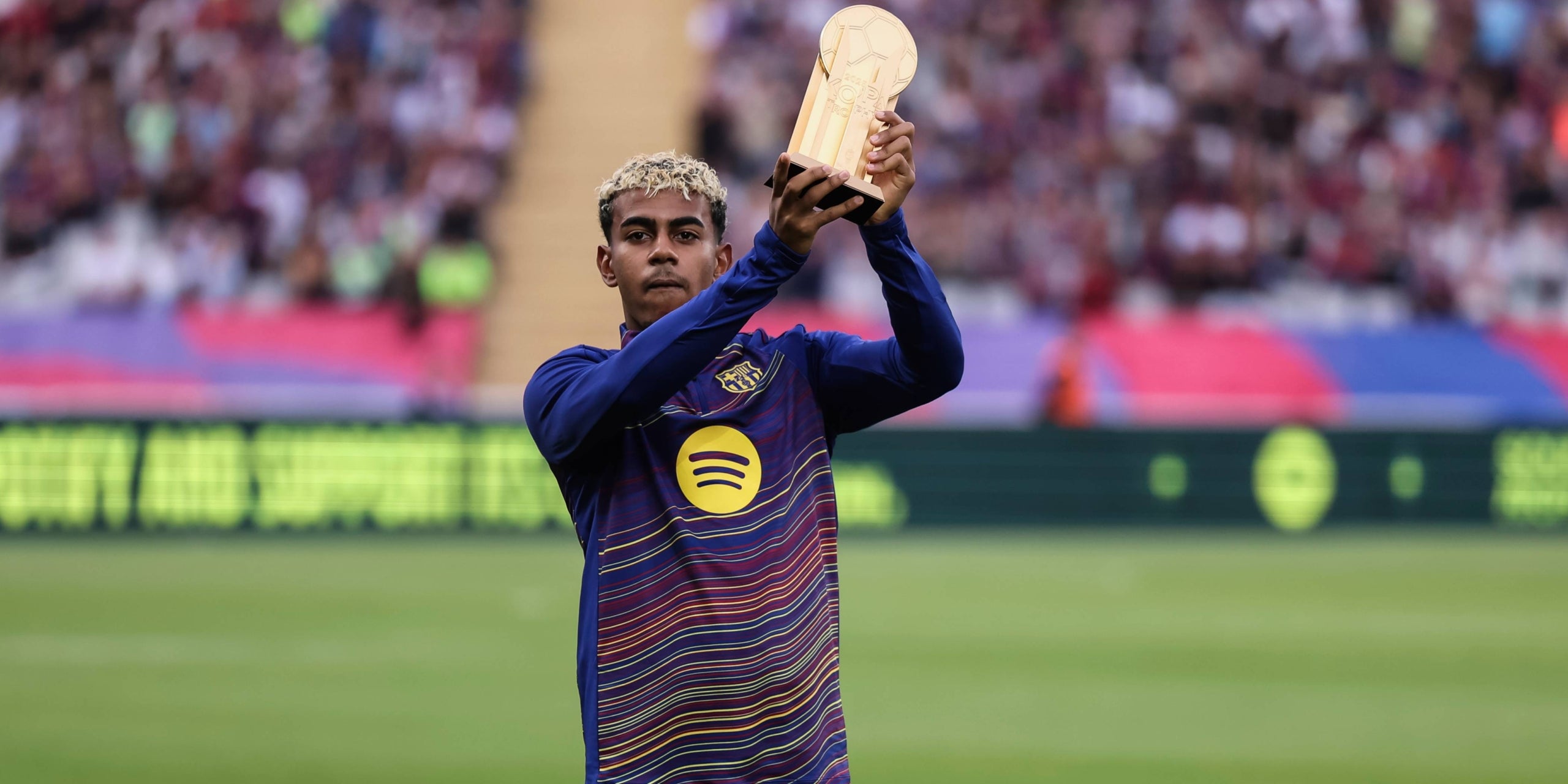 Lamine Yamal, amb el premi Kopa a millor jugador jove que s'entrega a la gala de la Pilota d'Or | Europa Press