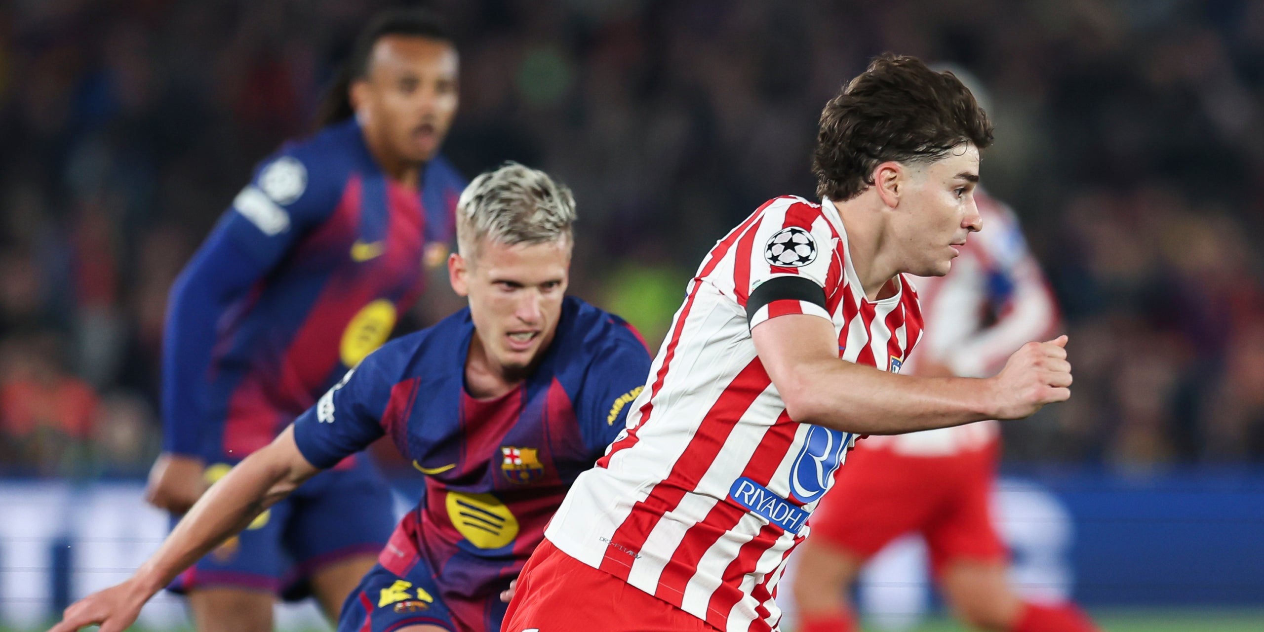 Julián Alvarez i Dani Olmo, durant un Barça-Atlètic de Madrid | Europa Press