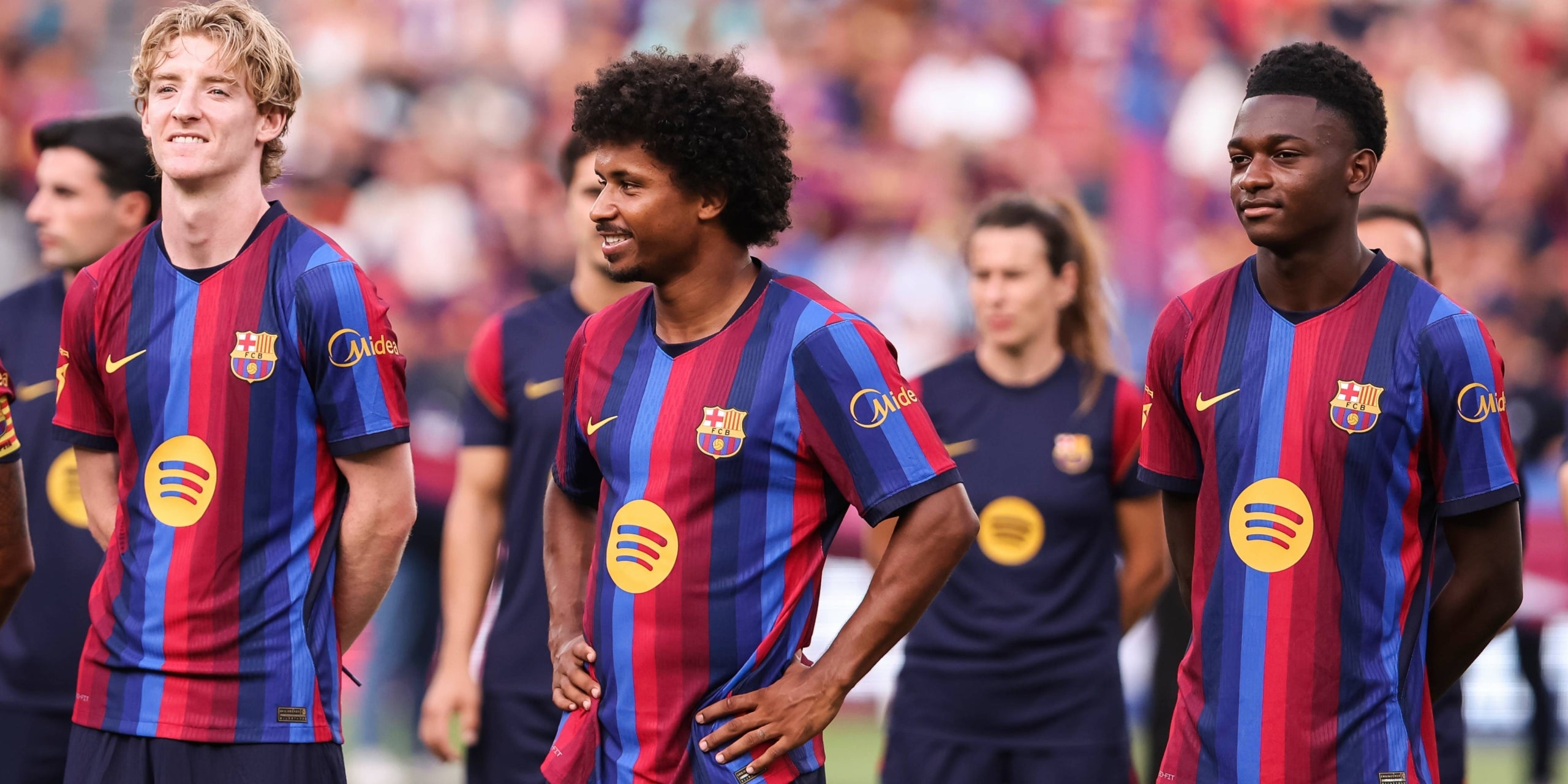 Jesse Bisiwu, a la dreta de la imatge, durant el Trofeu Joan Gamper | Europa Press