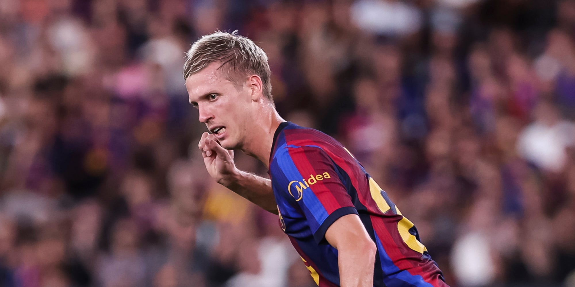 Dani Olmo, durant un partit amb el Barça | Europa Press