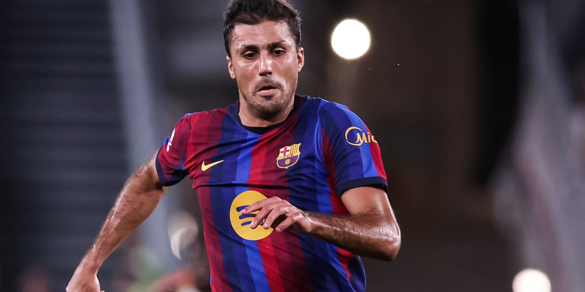 Rodri, durant un partit amb el Barça | Europa Press