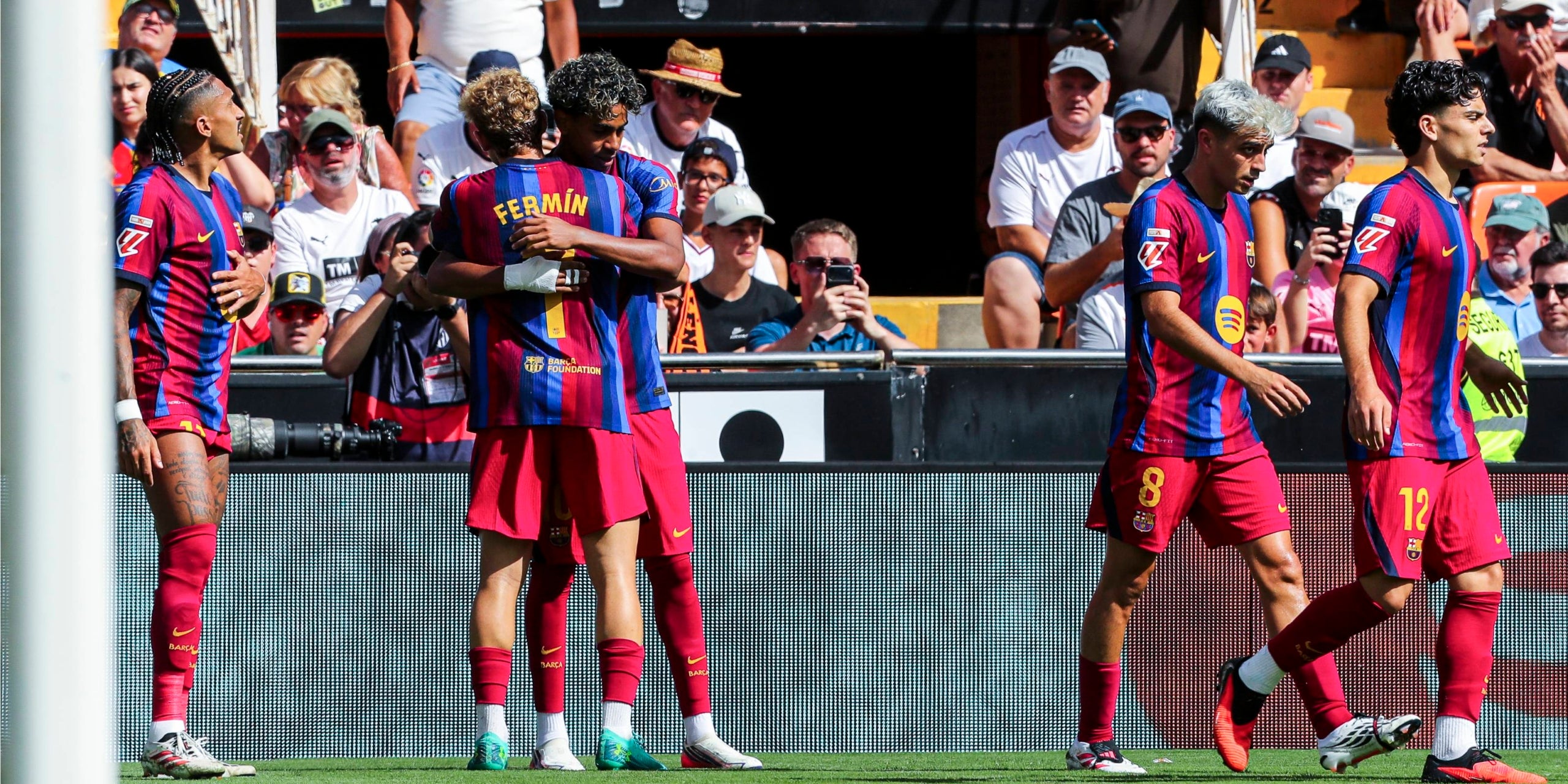 Els jugadors del Barça celebrant un dels gols a Mestalla. | Europa Press