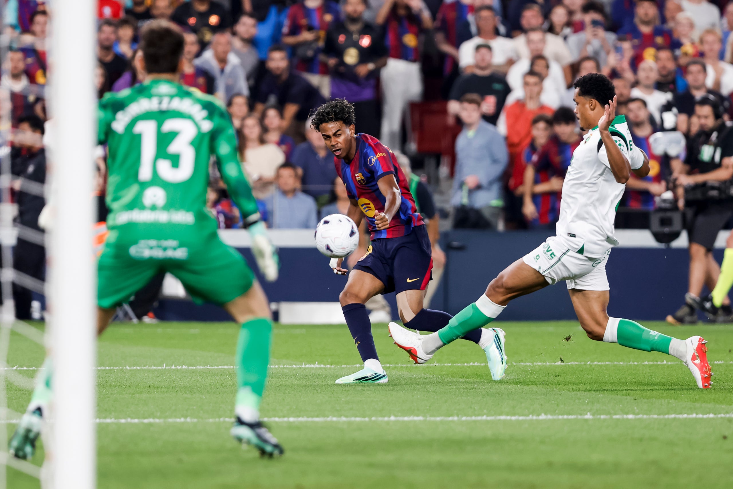 Lamine Yamal, durant el Barça-Racing | Europa Press