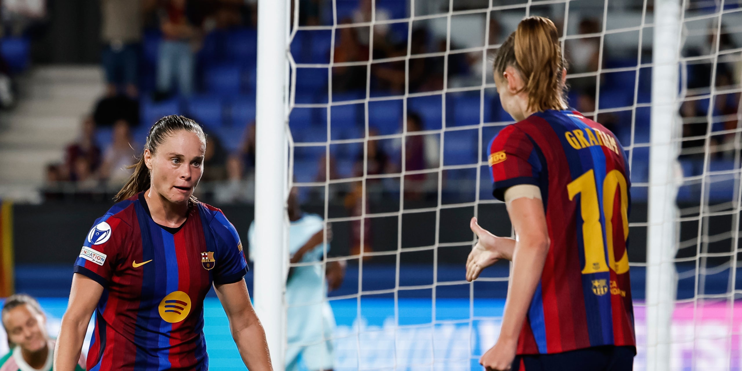 Ewa Pajor i Caroline Graham Hansen, celebrant un gol a la Champions | Europa Press
