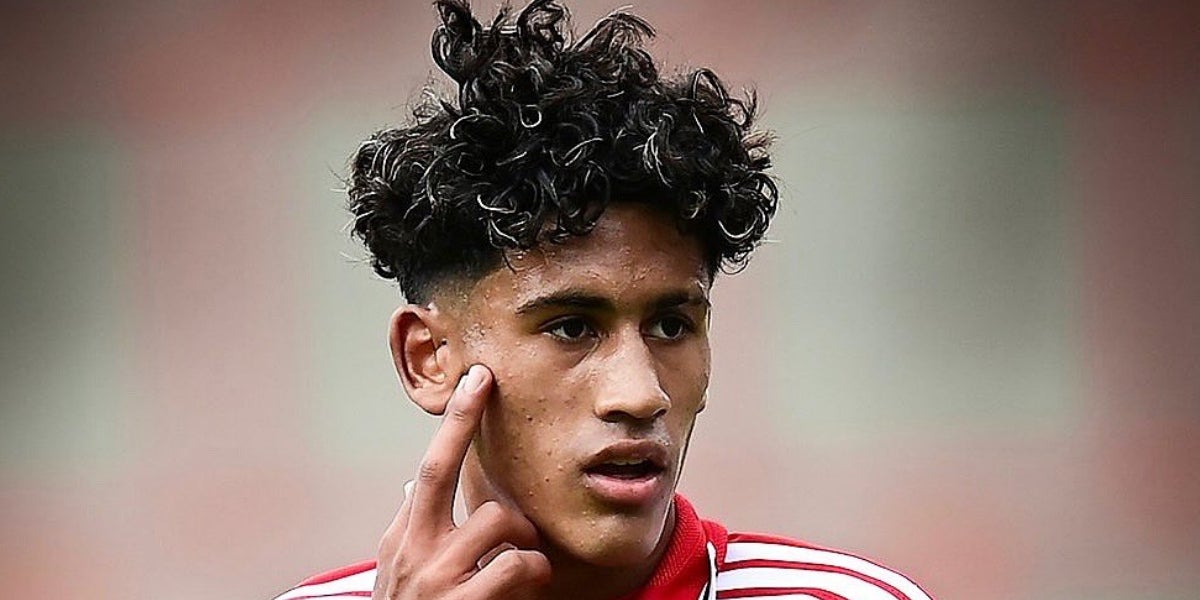 JJ Gabriel, durant un partit amb el Manchester United | X