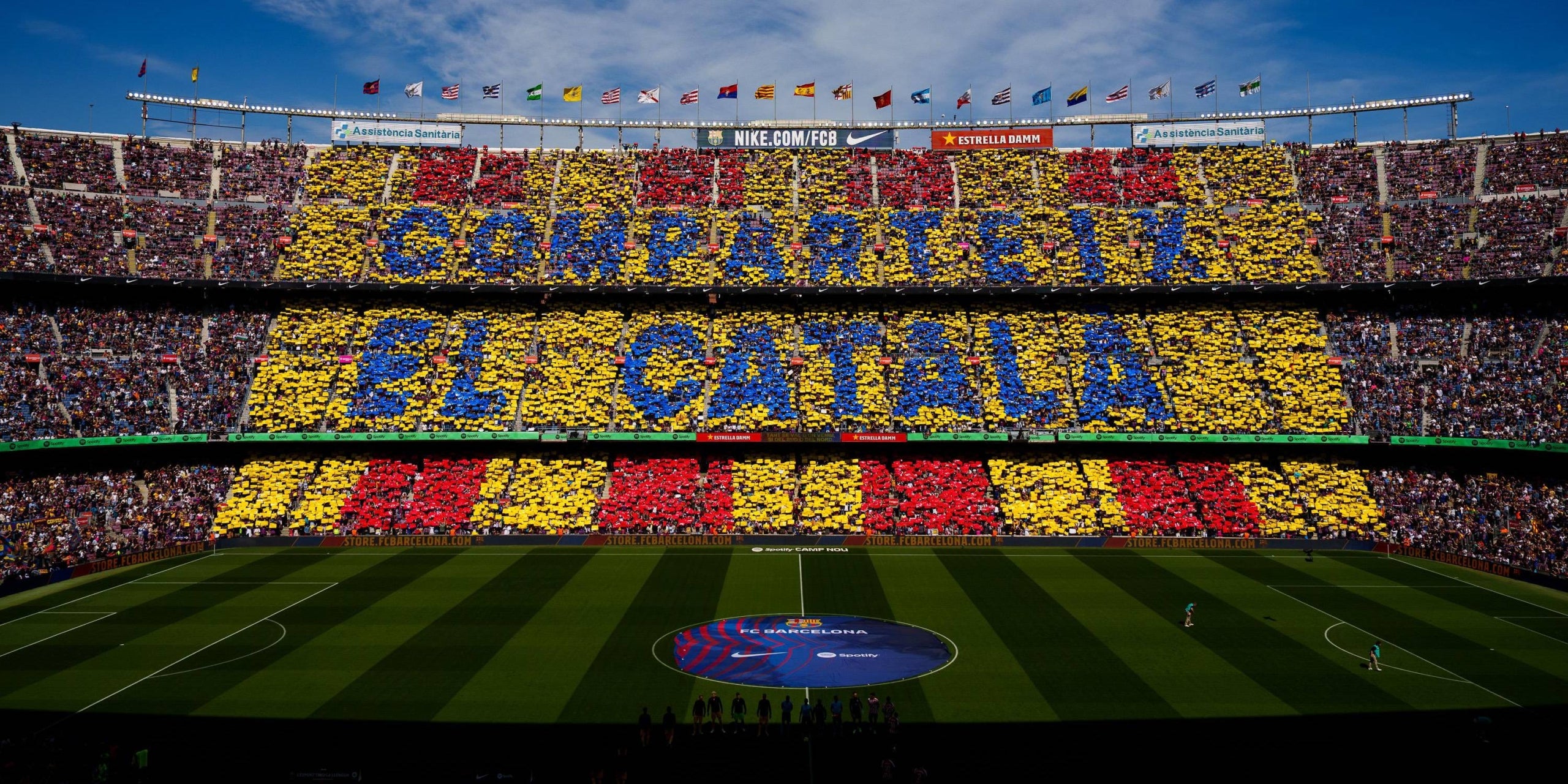 Un mosaic a l'antic Camp Nou en defensa del català | FC Barcelona