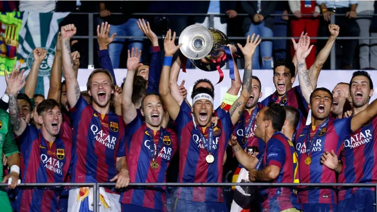 Els jugadors del Barça, amb la Champions de 2015 | FC Barcelona
