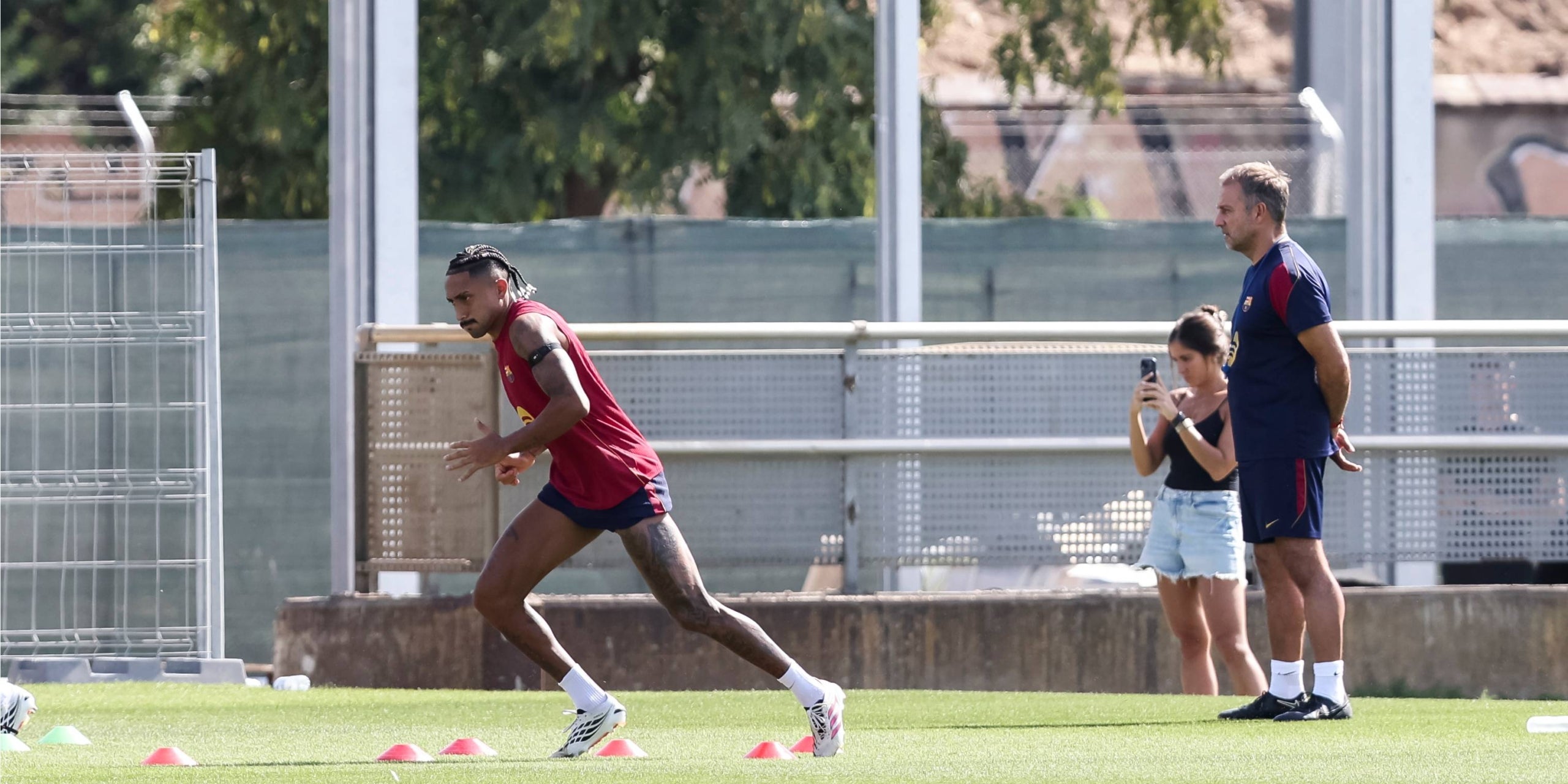 Raphinha i Flick, durant un entrenament | Europa Press
