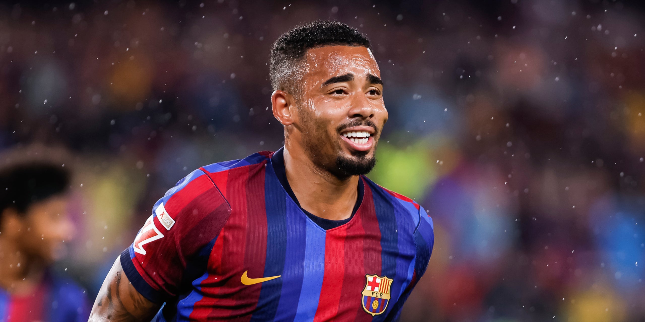 Gabriel Jesus, durant un partit amb el Barça | Europa Press