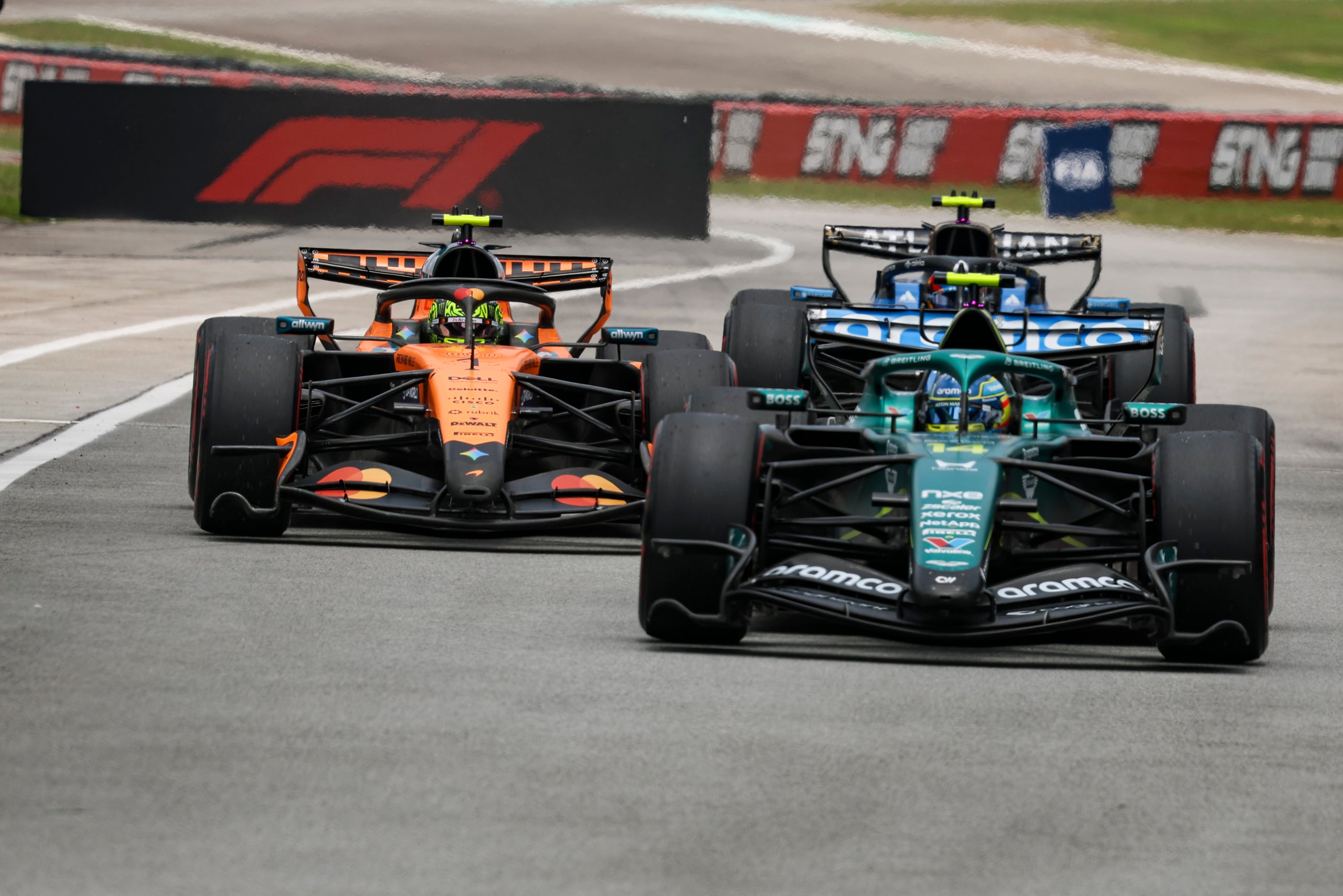 Fernando Alonso ha mantingut darrere a Norris per aconseguir la vuitena posició. | Europa Press