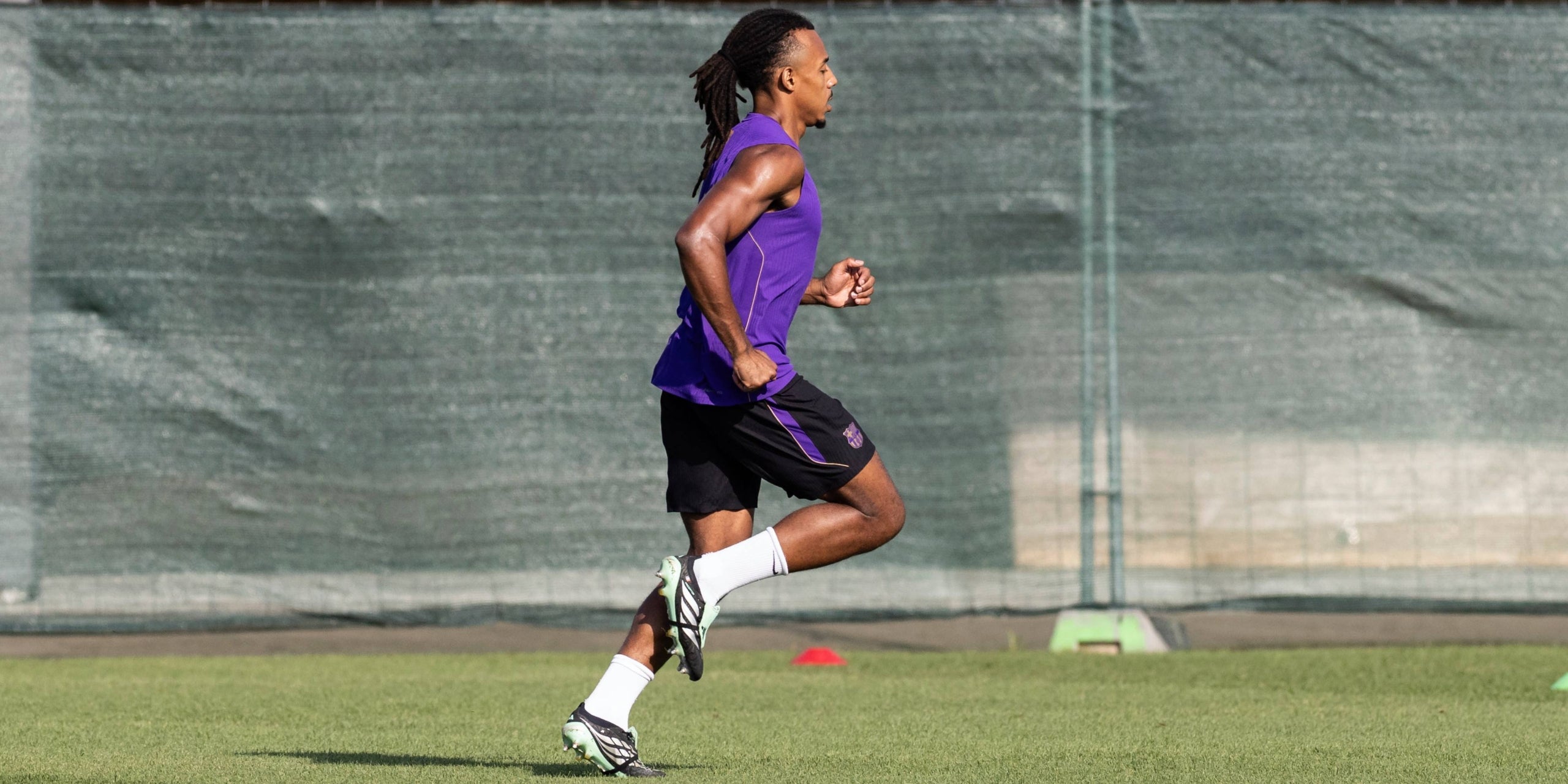 Jules Kounde, durant un entrenament del Barça | Europa Press