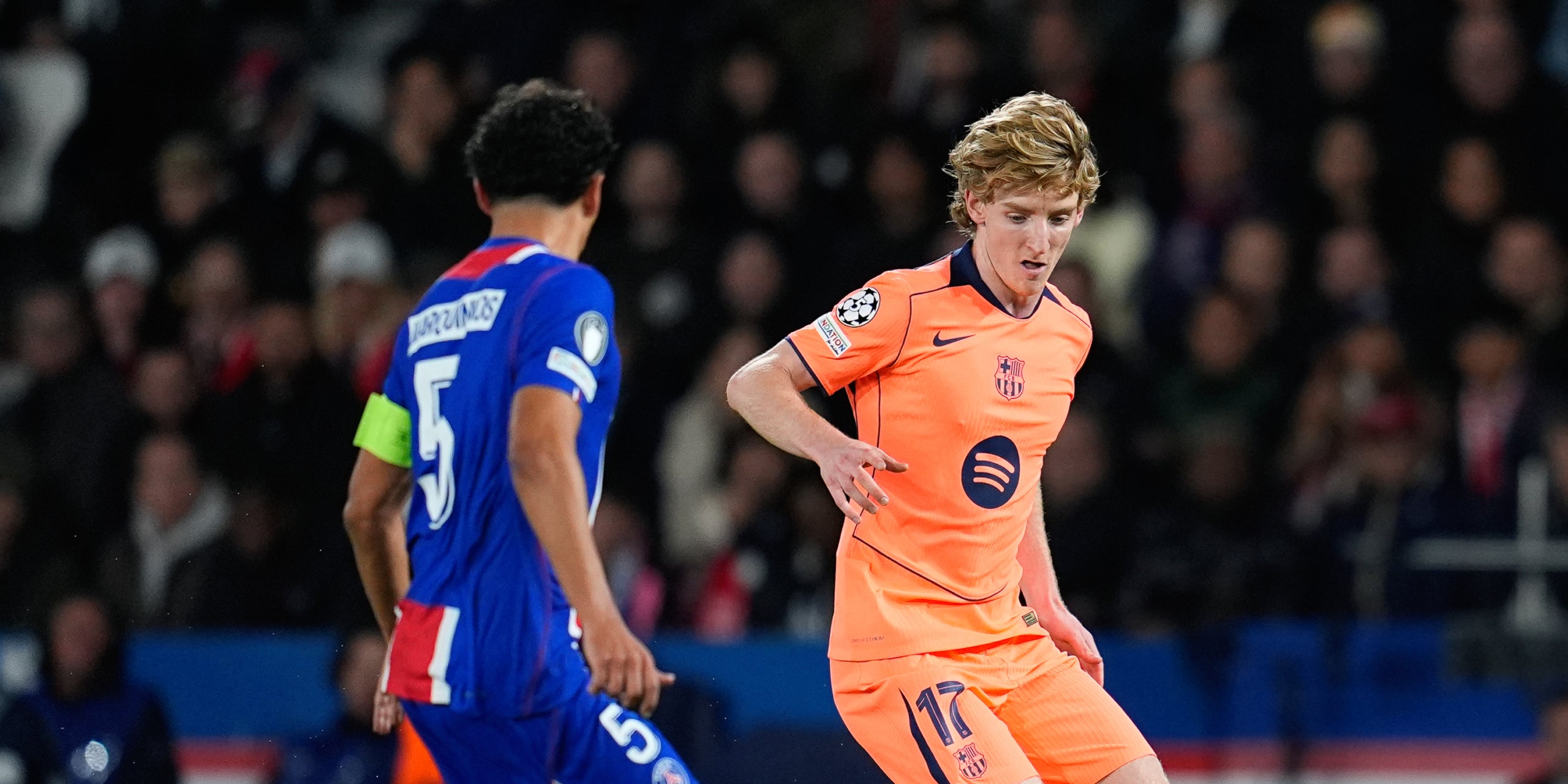 Anthony Gordon, durant el PSG-Barça de Champions | Europa Press