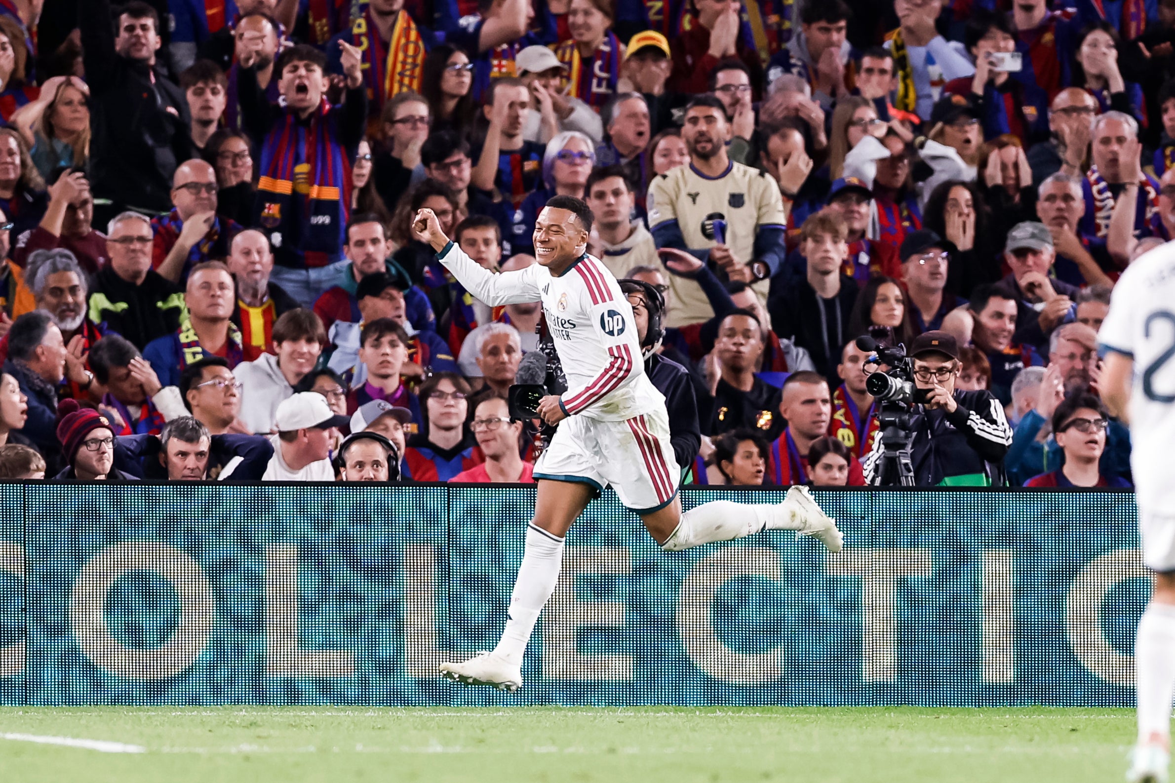 Kylian Mbappé, celebrant el seu gol contra el Barça a la primera part | Europa Press